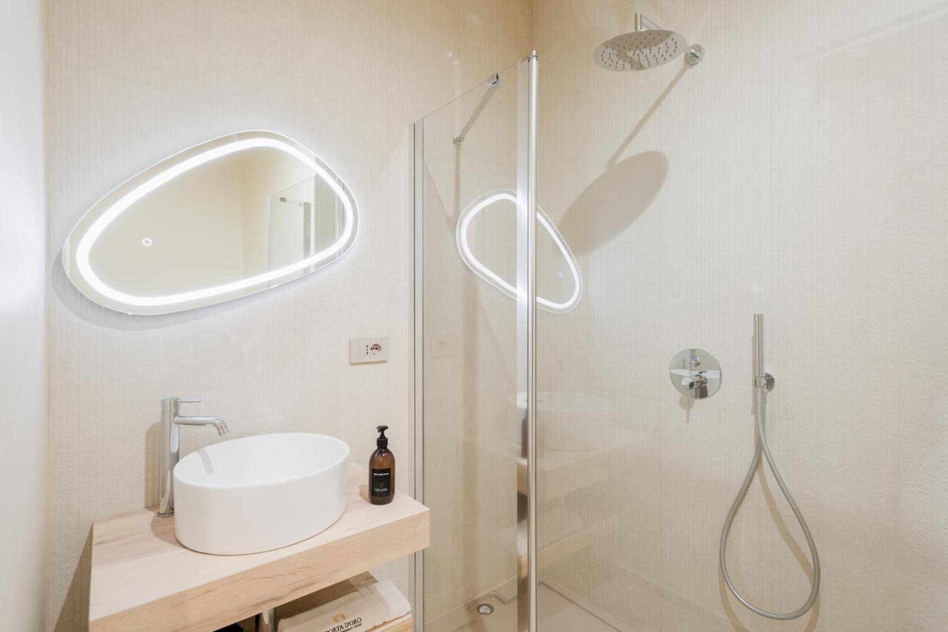 King Room with Spa Bath