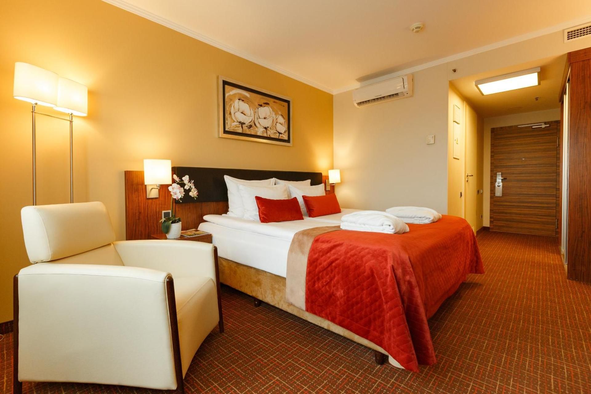 Standard Double or Twin Room with Atrium View