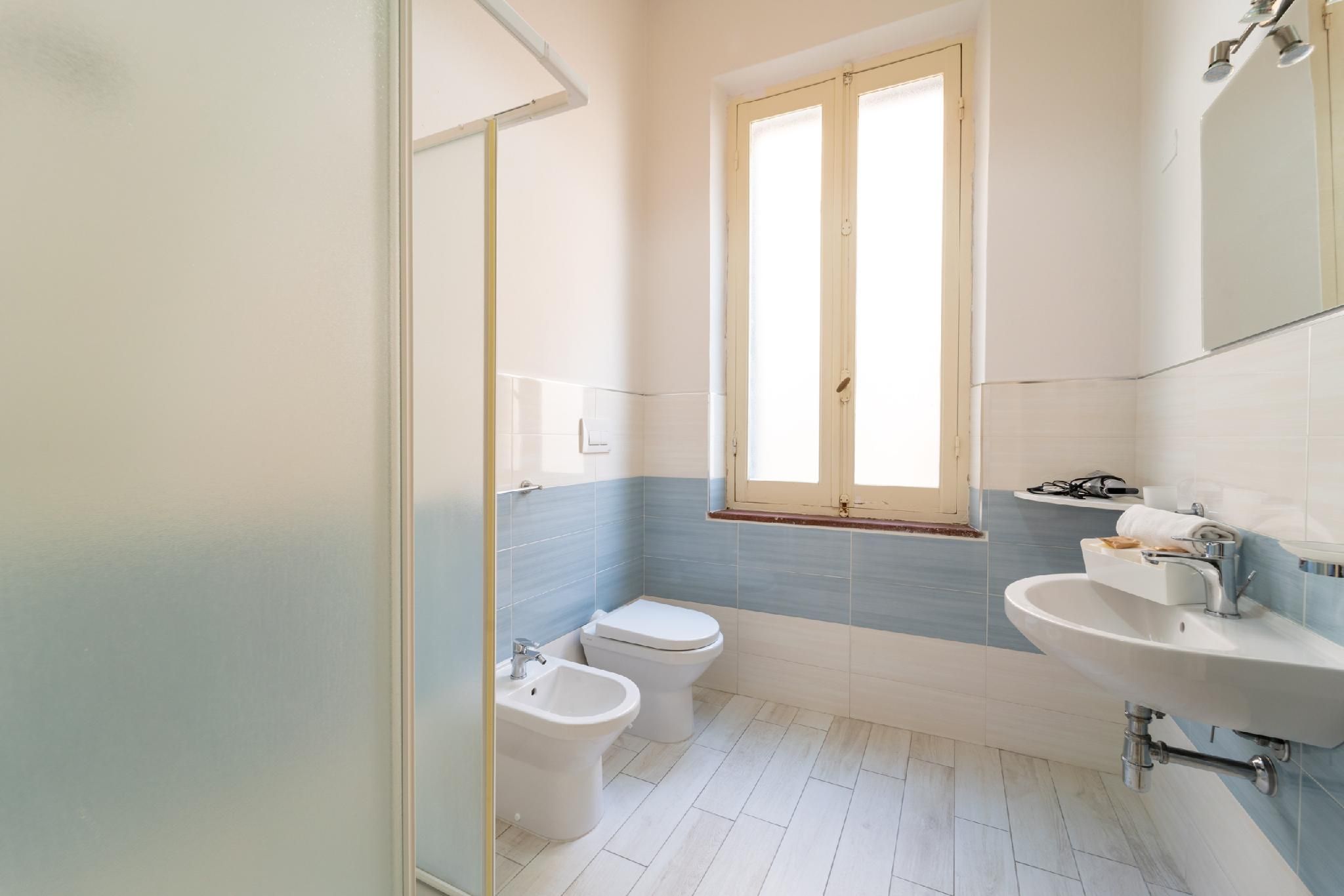 Matrimoniale-Classica-Bagno privato-Vista città-Retro3