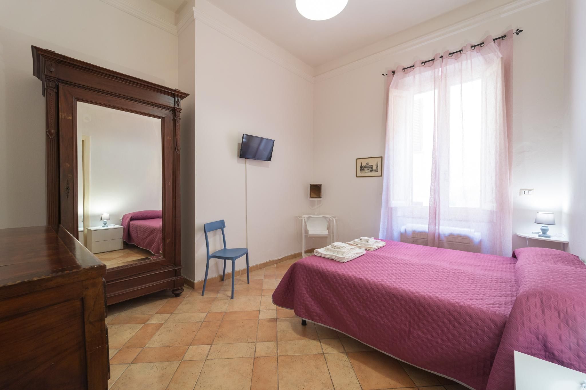 Matrimoniale-Classica-Bagno privato-Vista città-Retro3