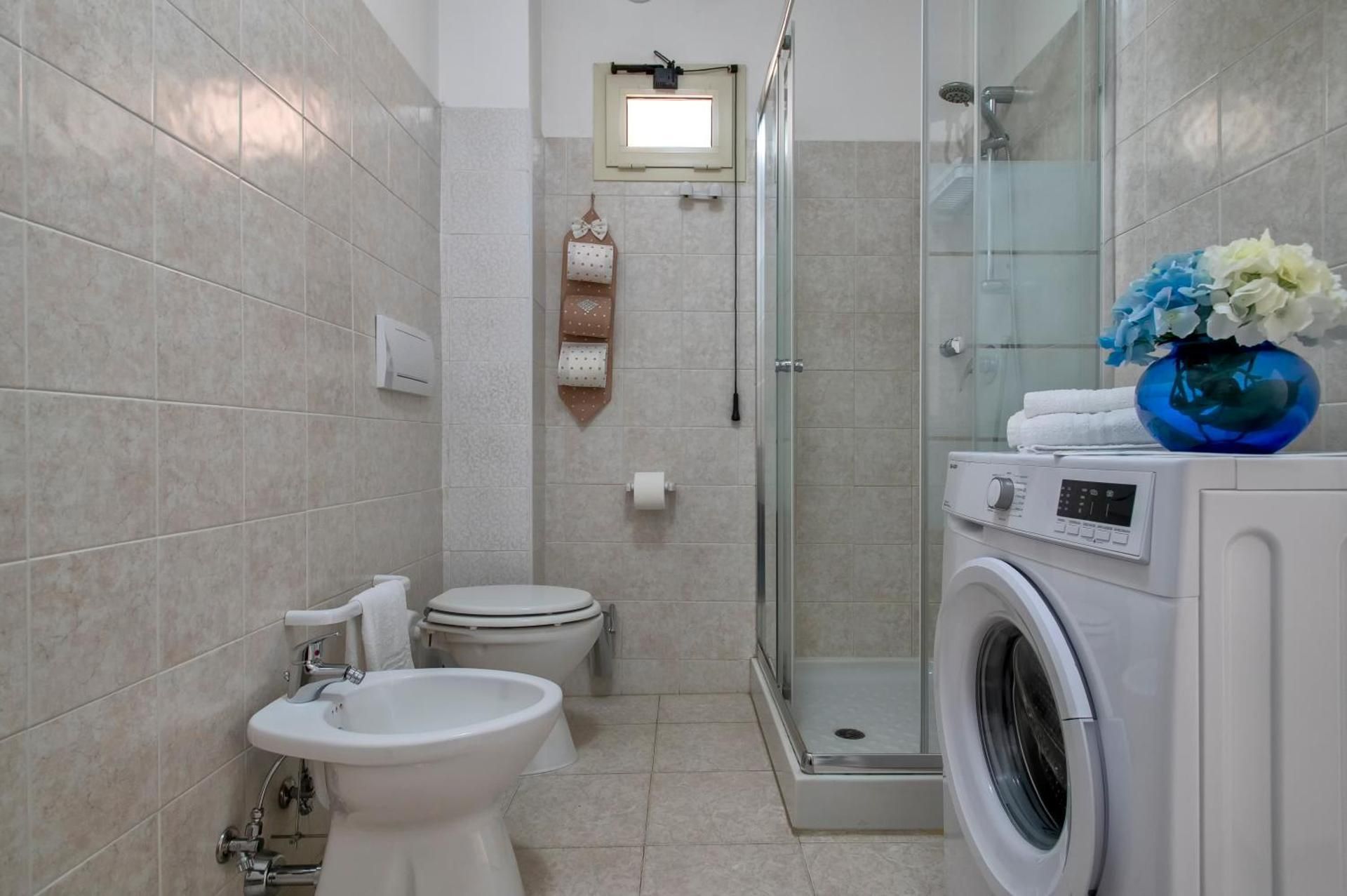 Large One-Bedroom Apartment - 1st Floor