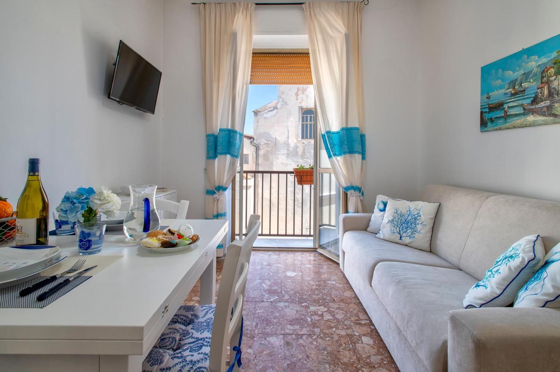 One-Bedroom Apartment with Lateral Sea View - 2st Floor