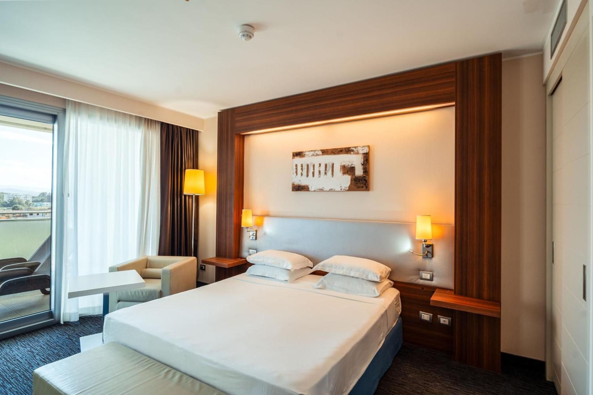 One-Bedroom King Suite with Sofa Bed and Balcony - Harbor View