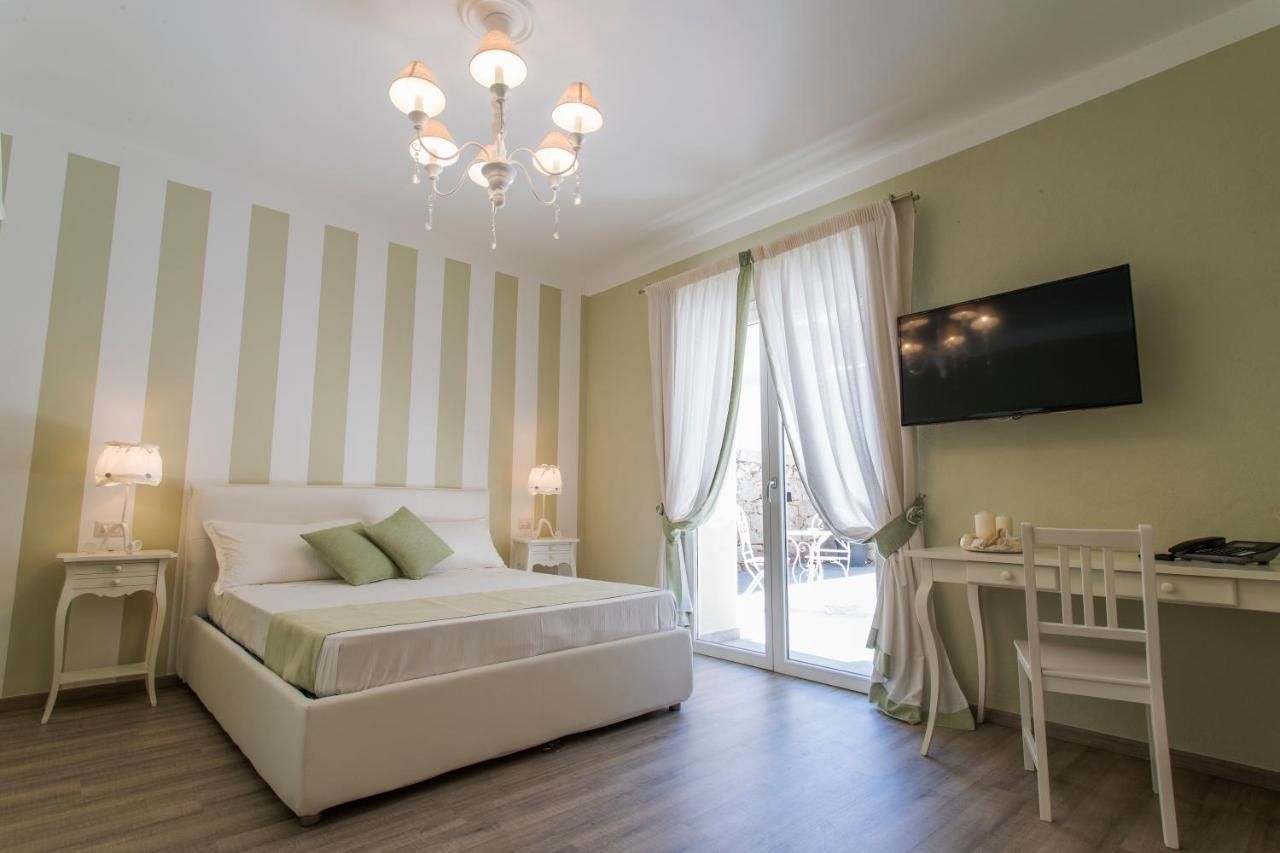 Suite with Garden View