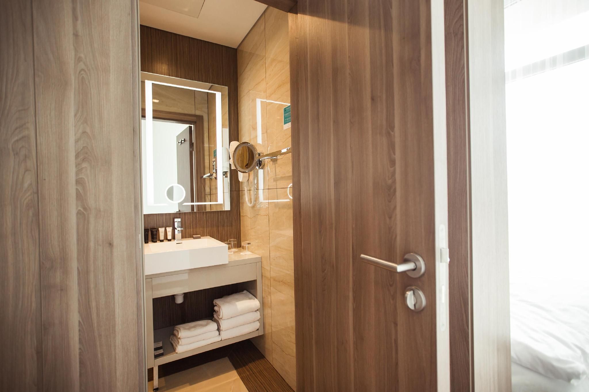 Family Room with Spa Access