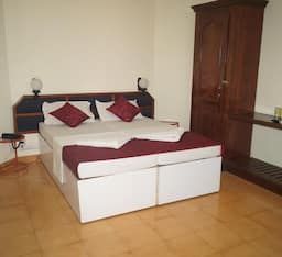 Hotel Thushara Economy Non A/c 8