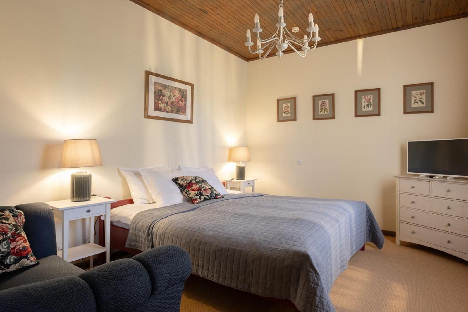 Karlamuiza Country Hotel Deluxe Double Room Karl 2