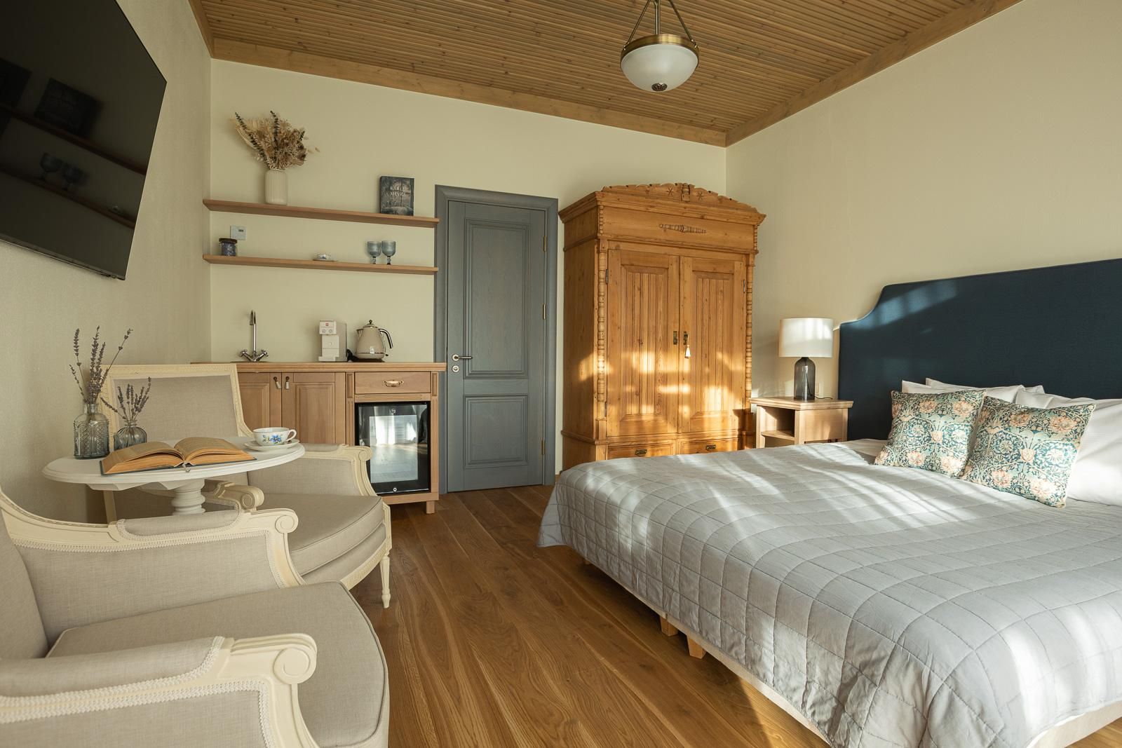 Superior - 1 King Bed