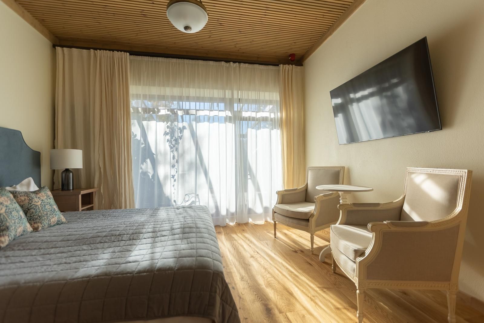 Superior - 1 King Bed