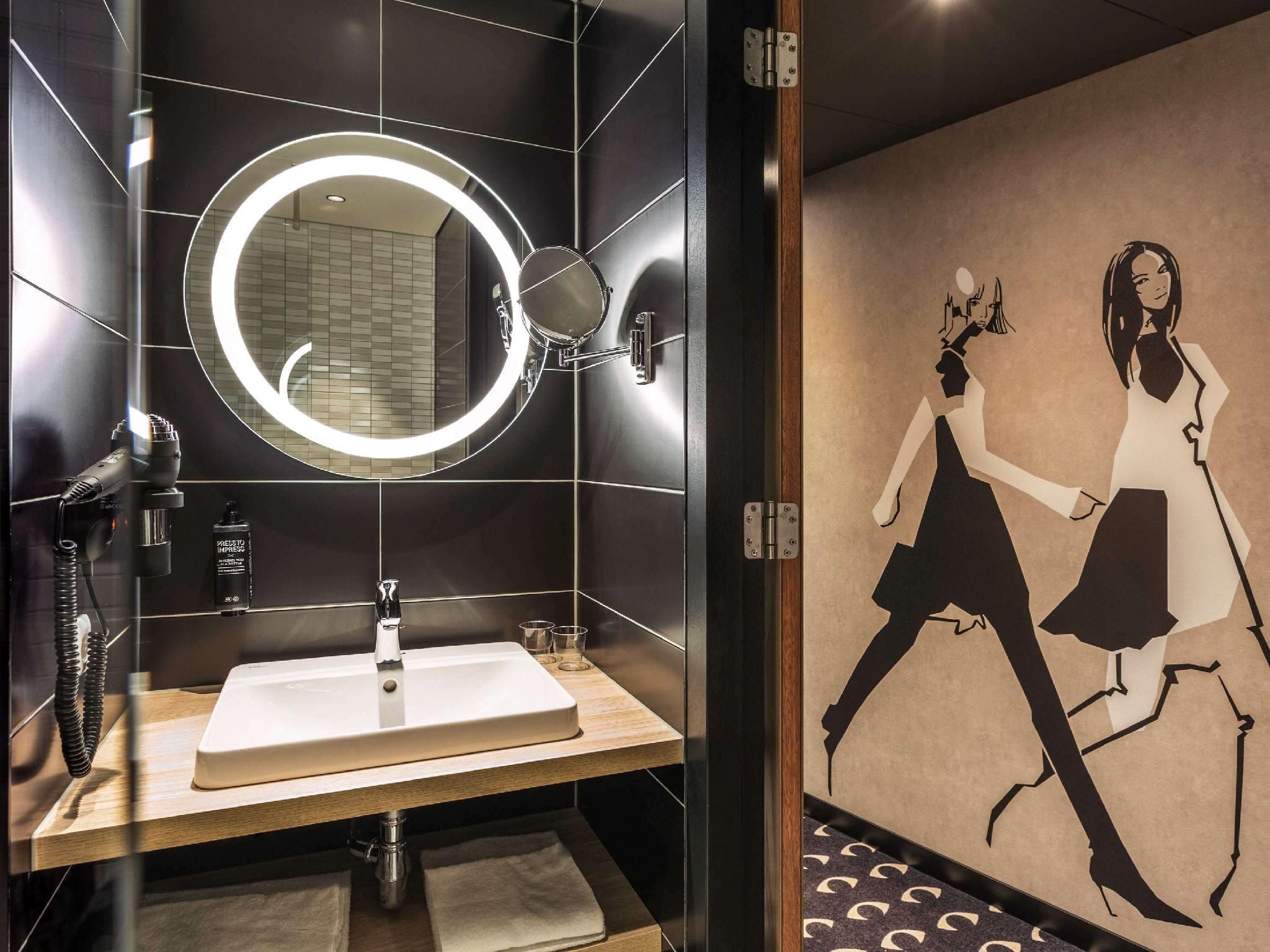 Ibis Styles Arnhem Centre Standard Room with 2 Single Beds 2