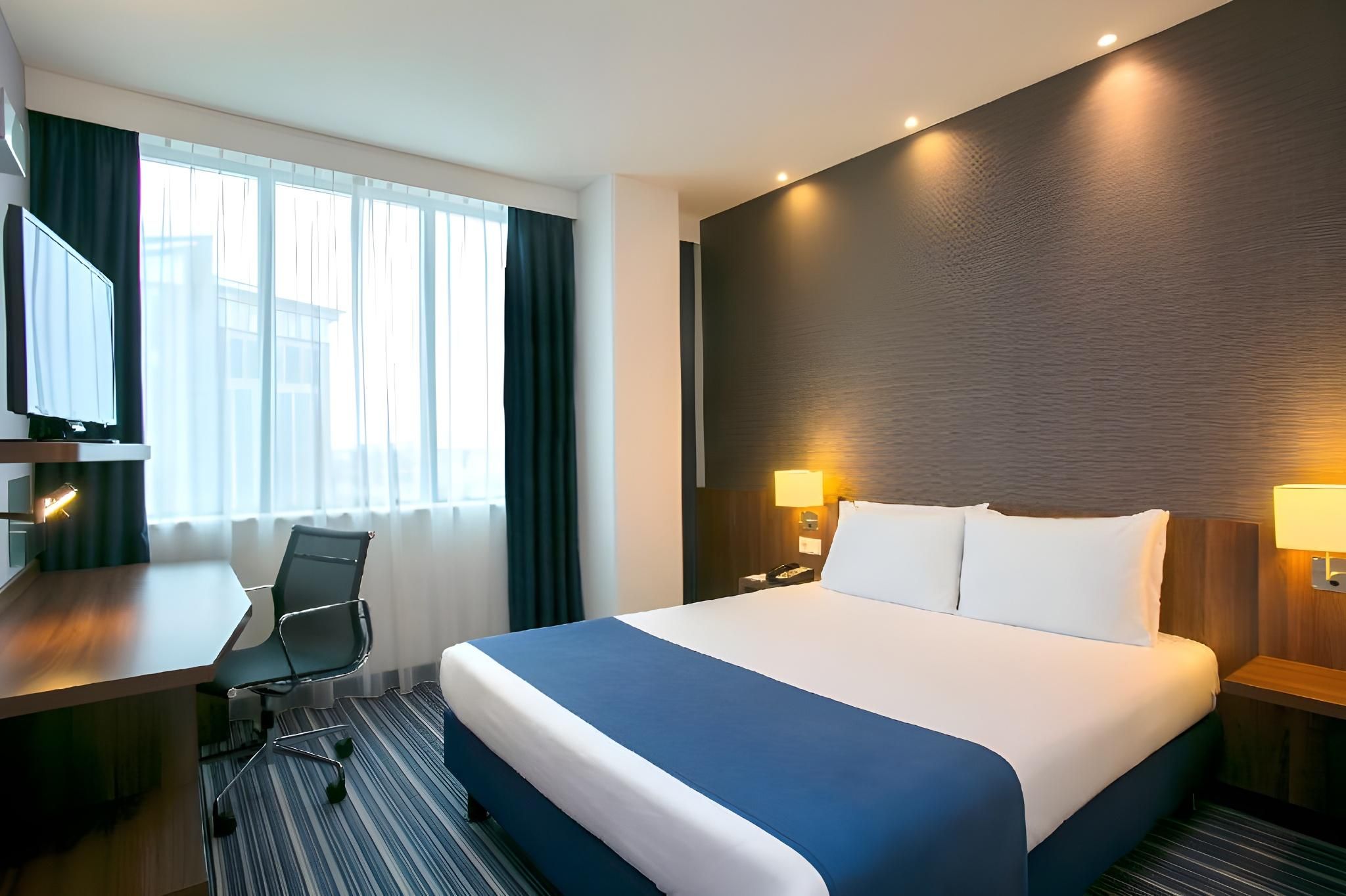 Holiday Inn Express Arnhem By IHG 1 Double Standard Top Floor With Free Breakfast 2