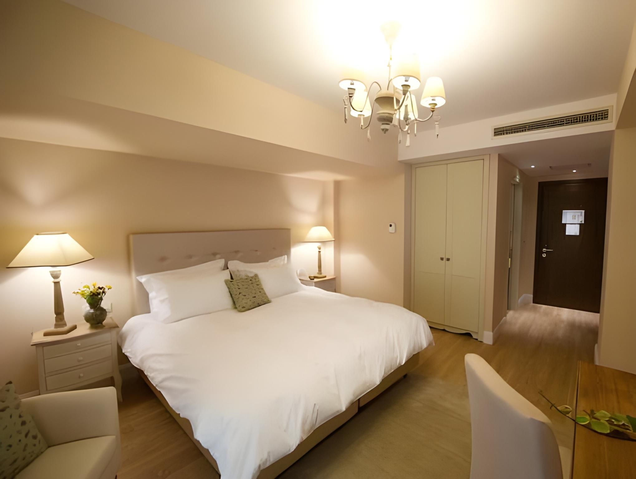 Classic Double Room with Lake view