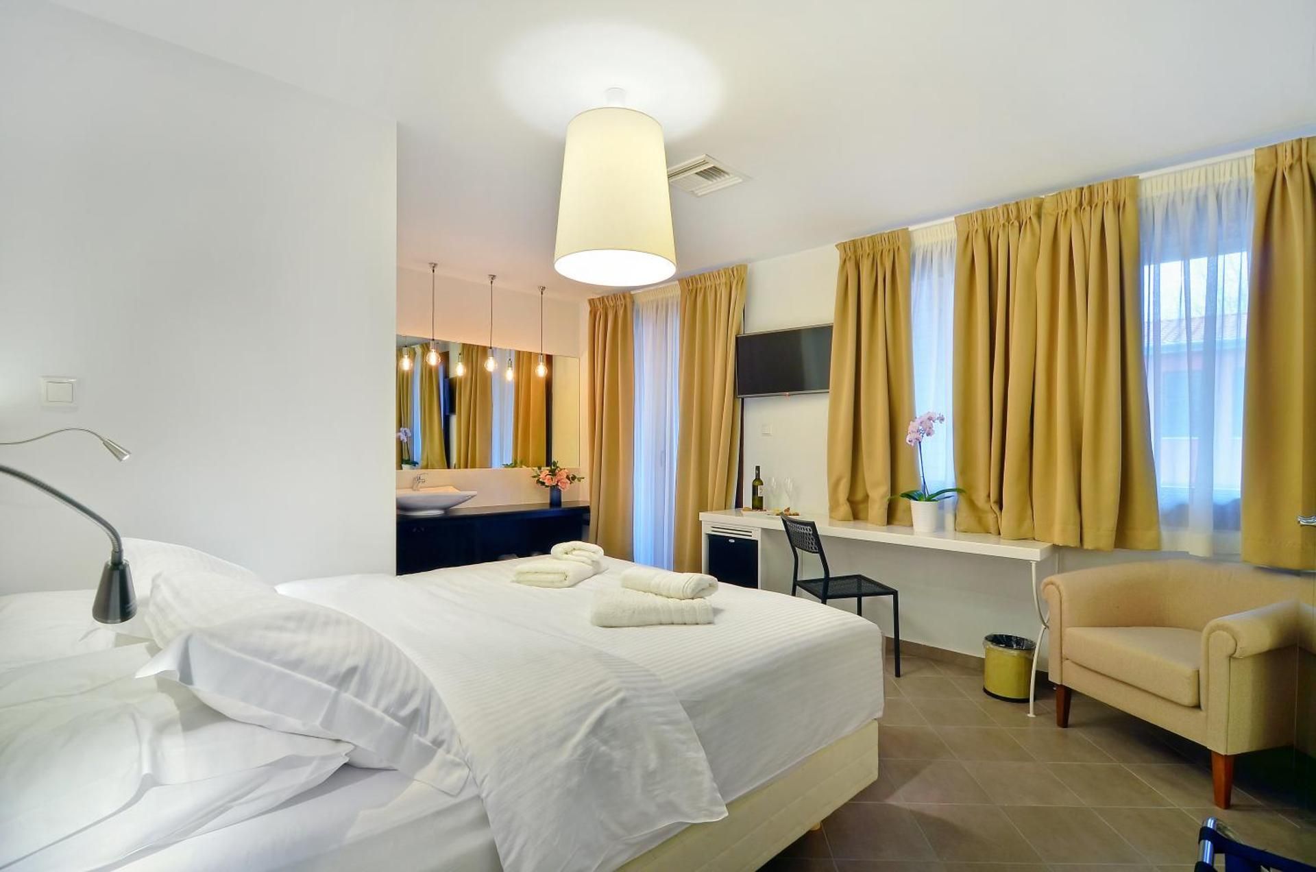 Z Inn Ioannina Superior Double Room with Balcony 2