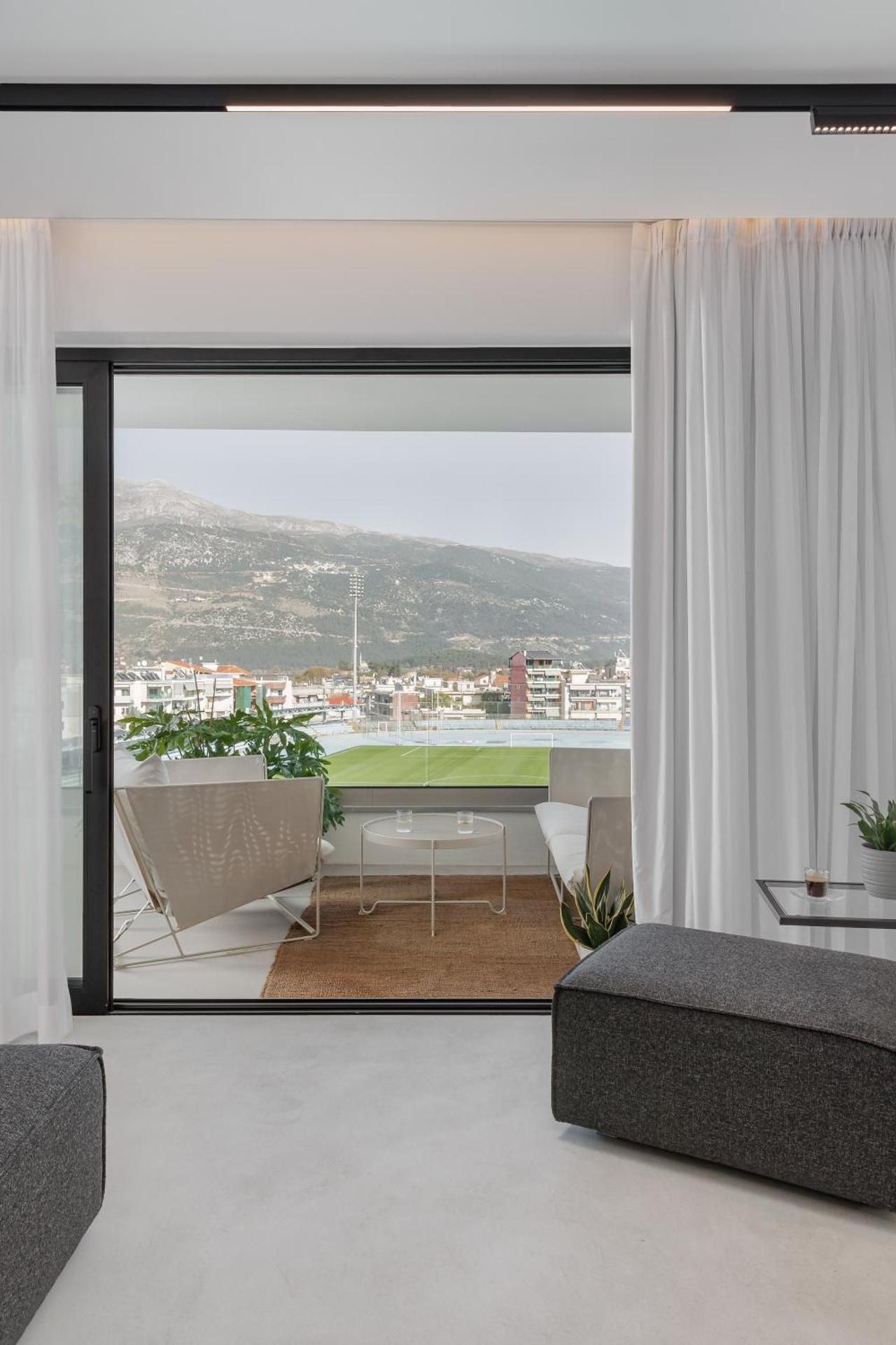 Penthouse Maisonette with Panoramic Mountain & Partial Lake View