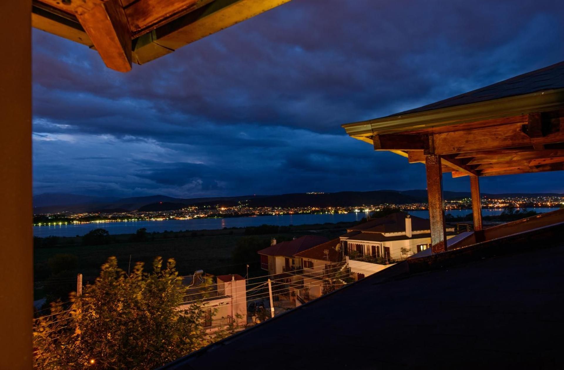 Apartment with Lake View