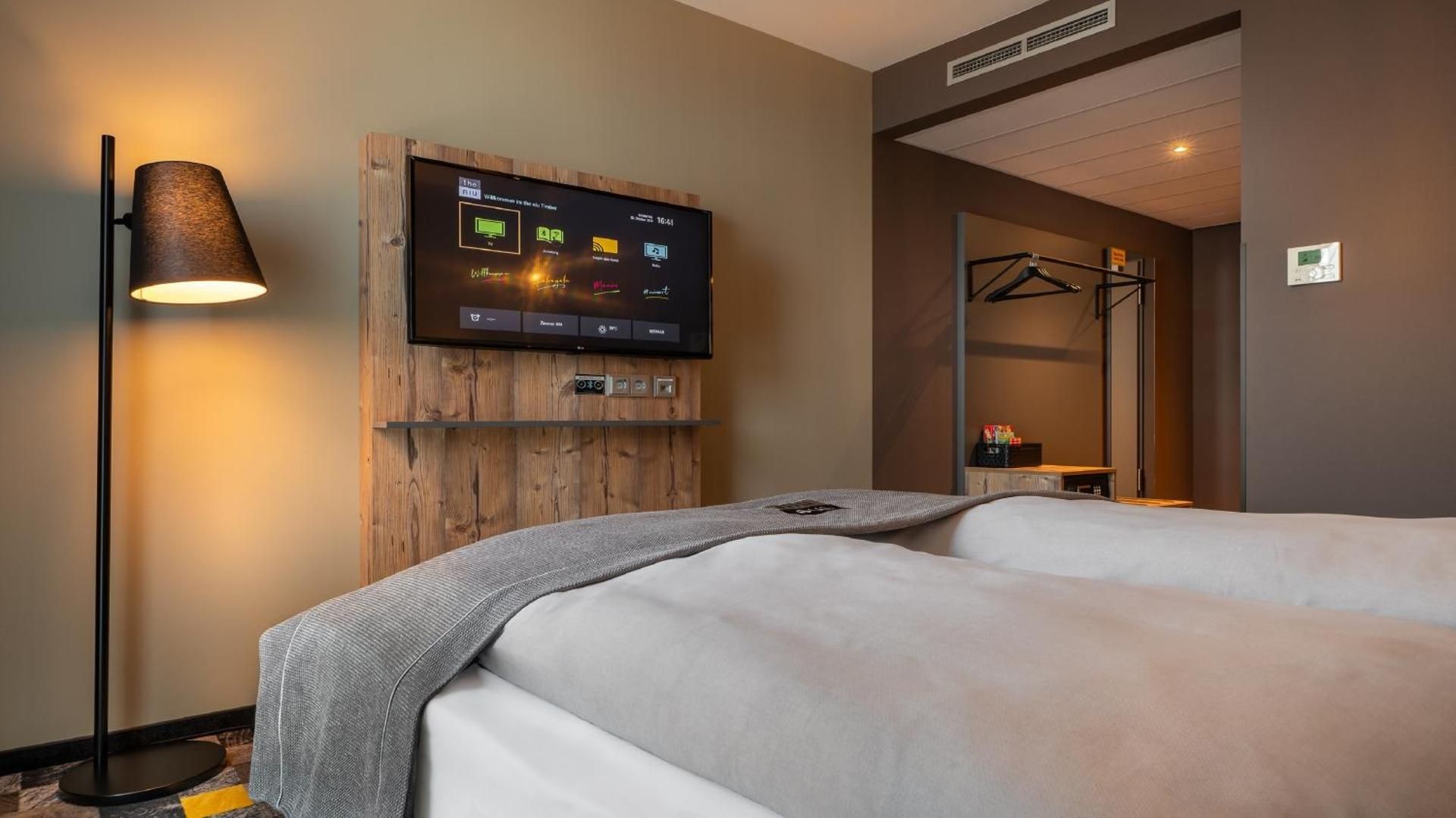 Holiday Inn - the niu Timber Esslingen am Neckar By IHG Standard Queen Room - Disability Access 2