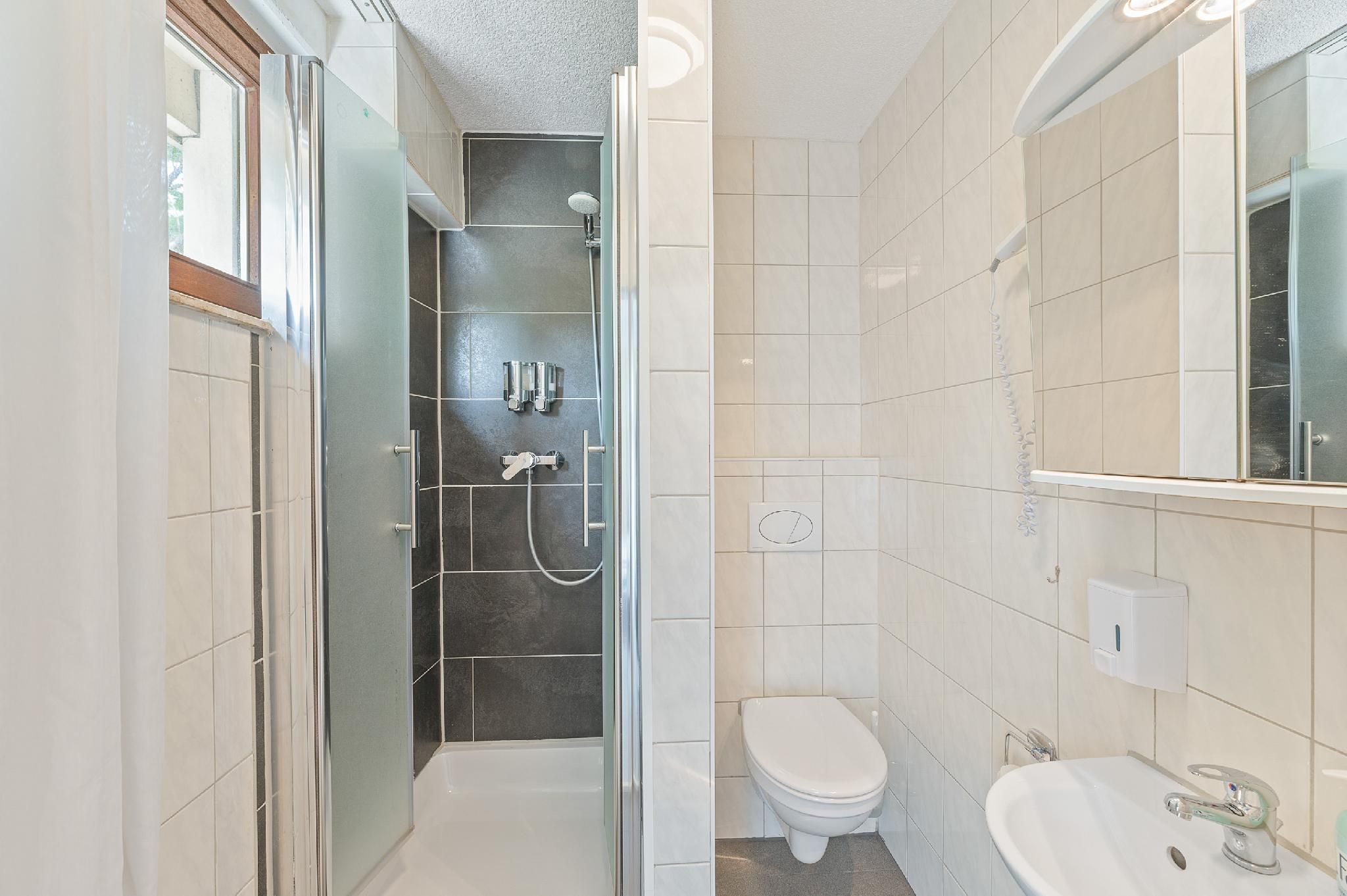 Business Hotel Lemon Suites Vierbettzimmer-Standard-Eigenes Badezimmer 3