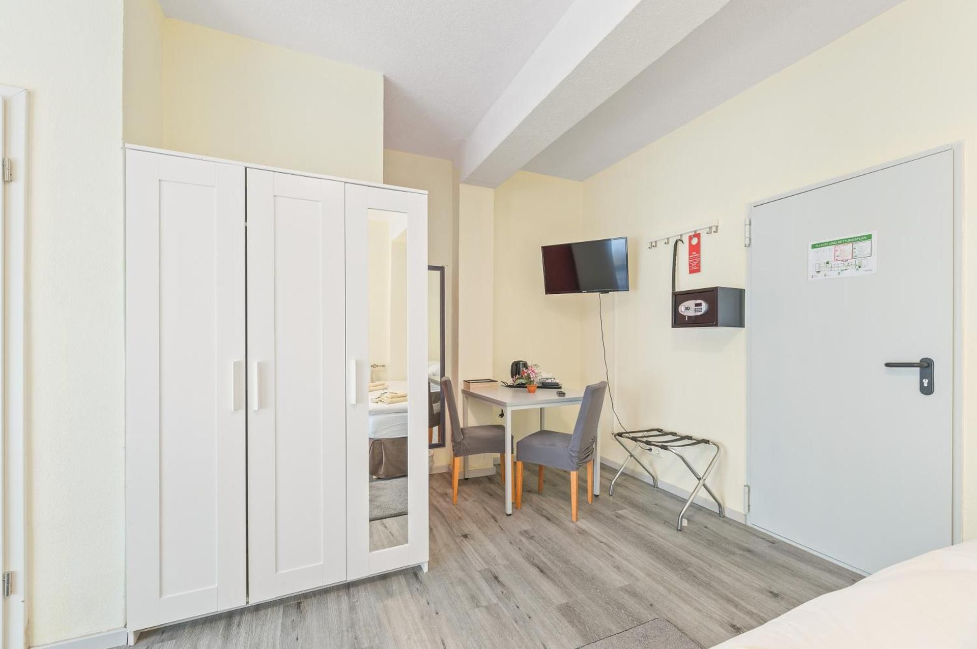 Quadruple Room with Private Bathroom