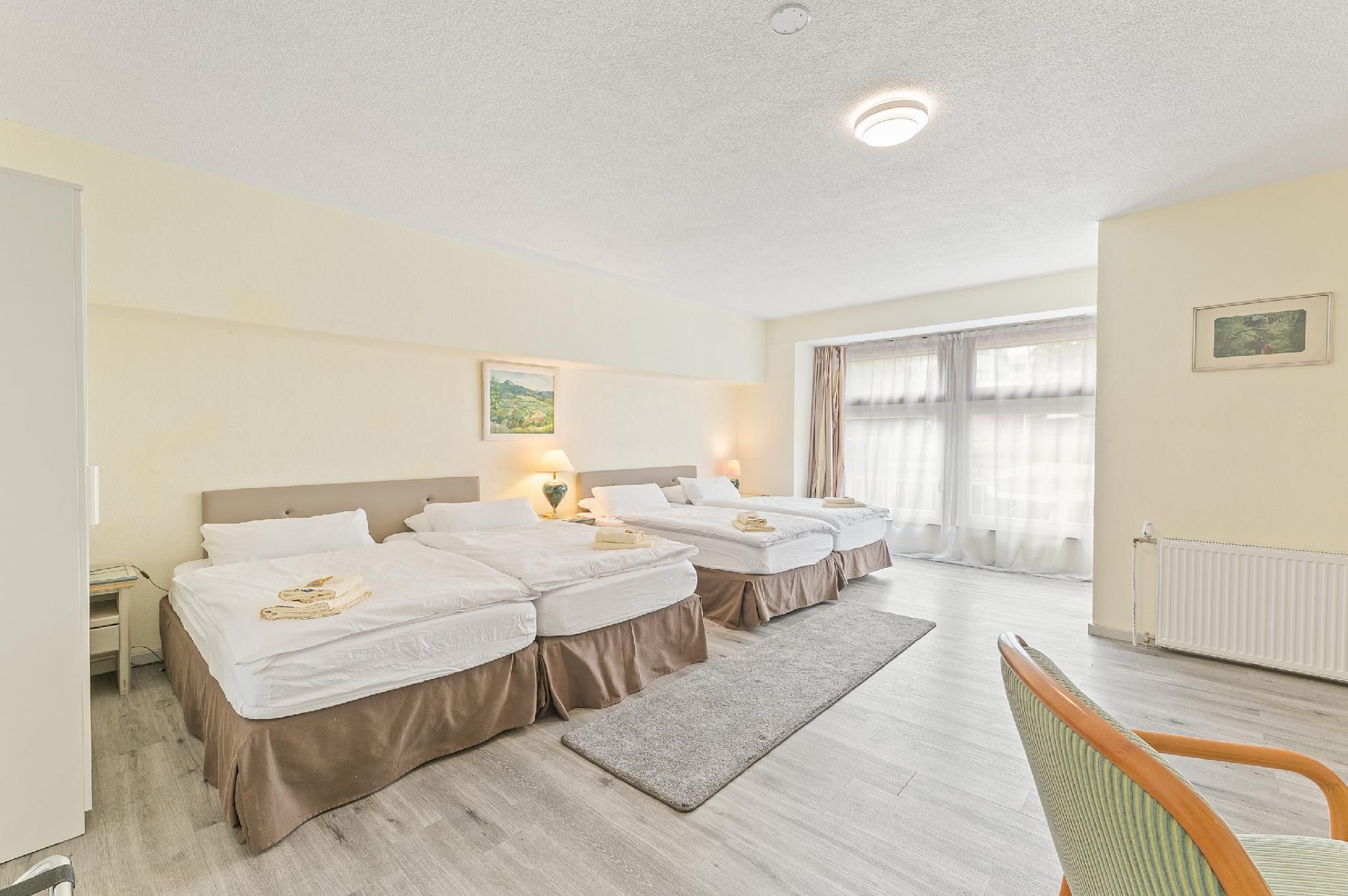 Business Hotel Lemon Suites Vierbettzimmer-Klassisch-Eigenes Badezimmer