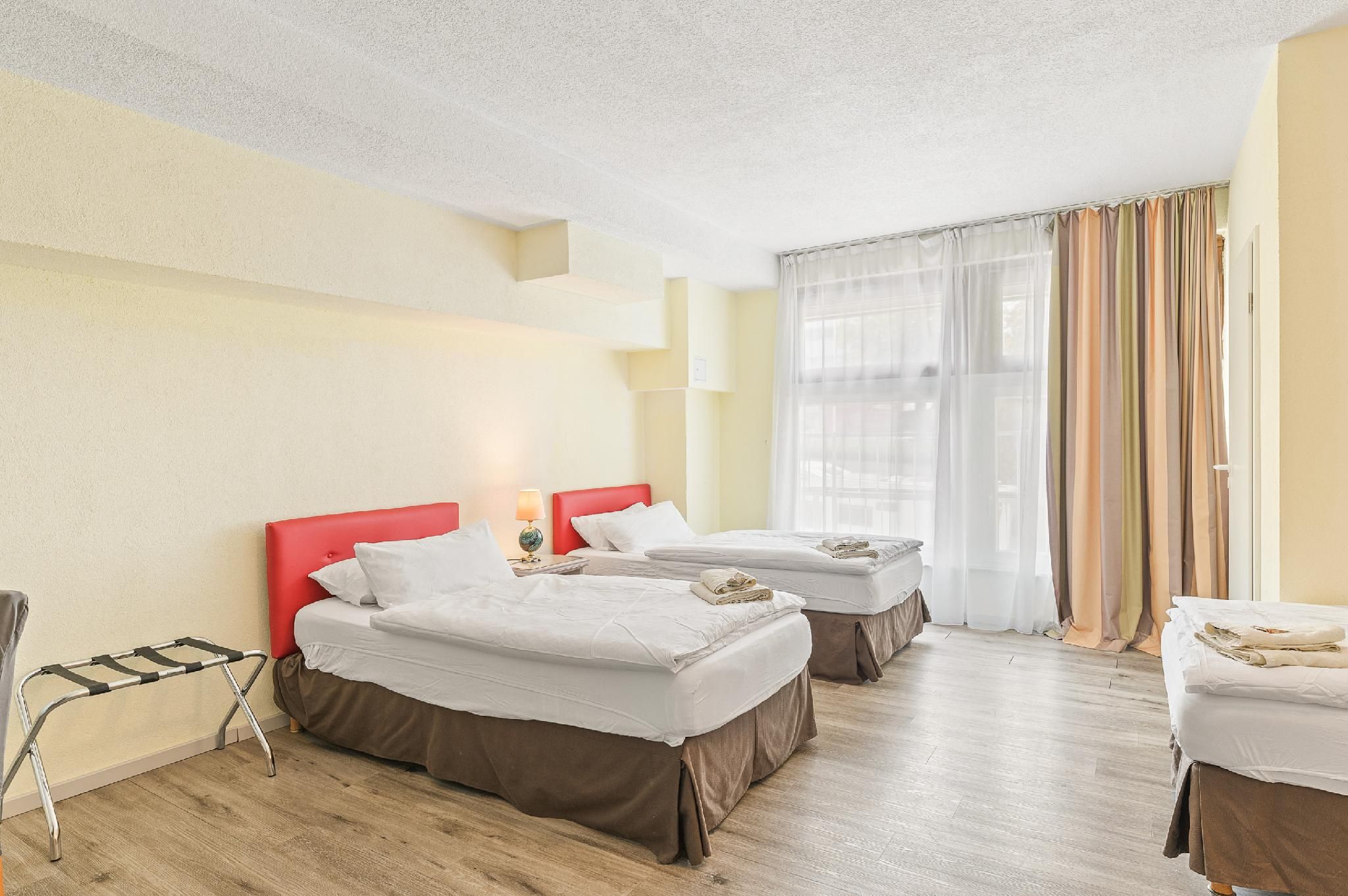 Business Hotel Lemon Suites Vierbettzimmer-Standard-Eigenes Badezimmer