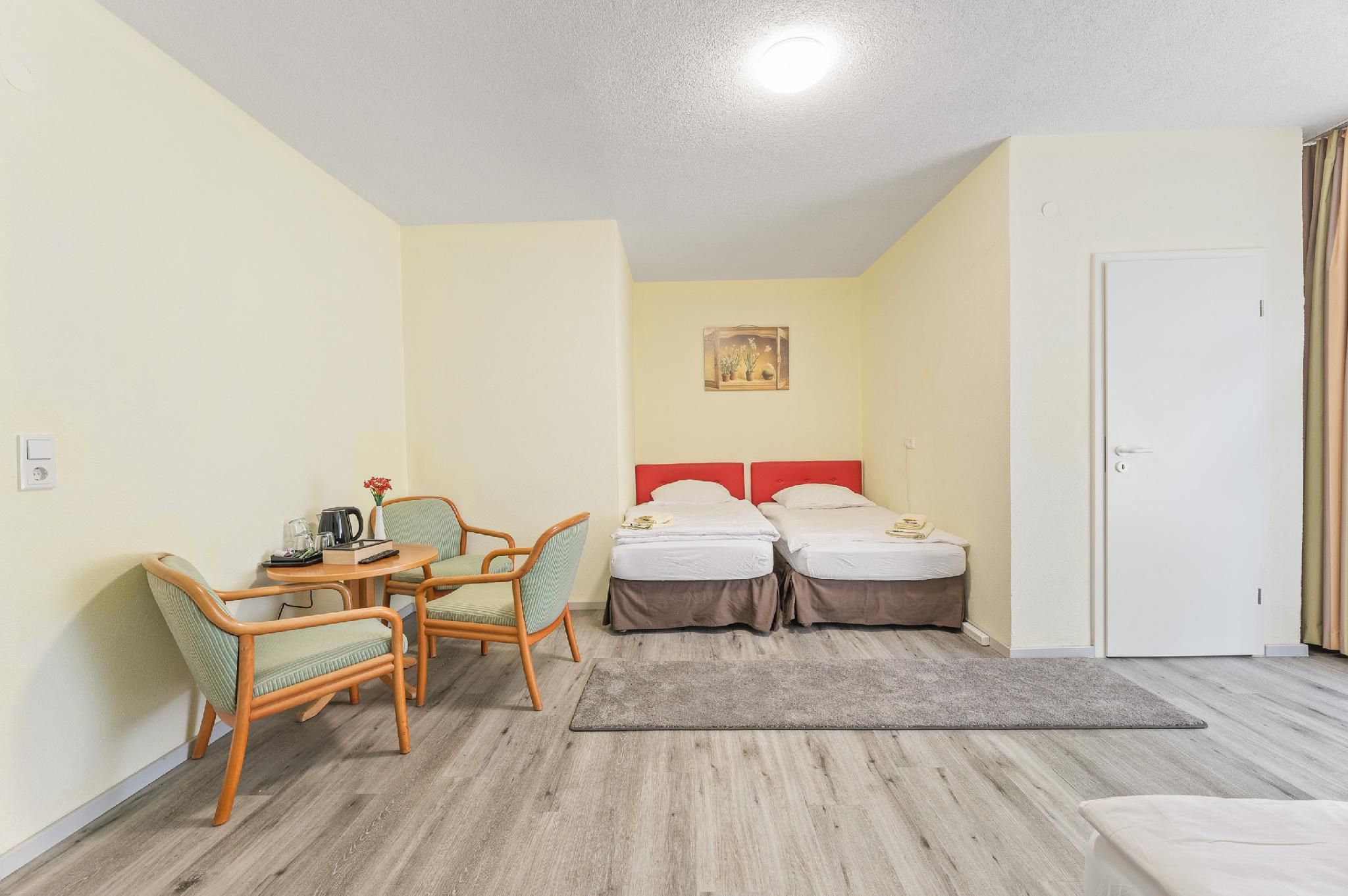 Dreibettzimmer-Standard-Eigenes Badezimmer