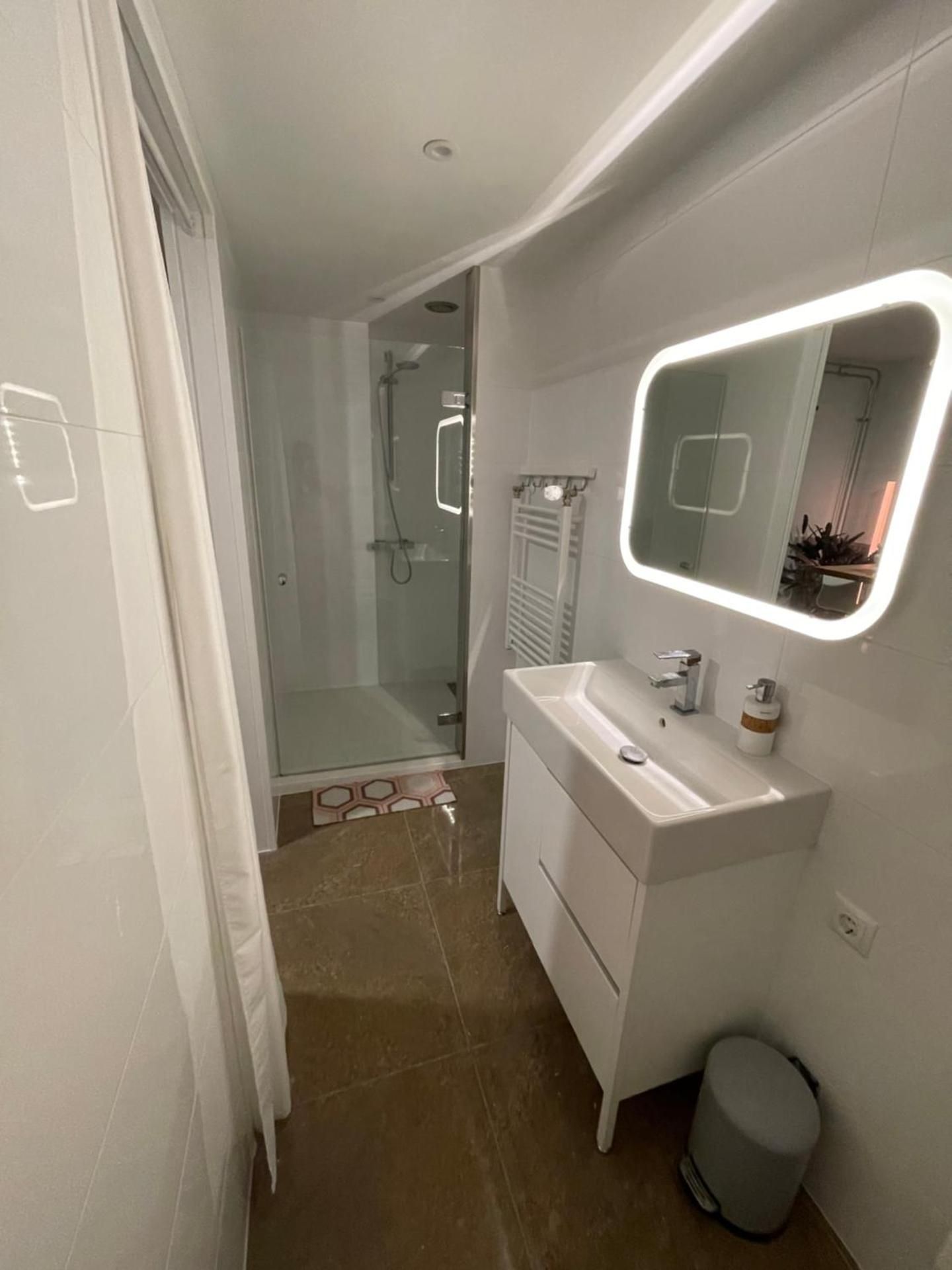 Double Room with Private Bathroom S4
