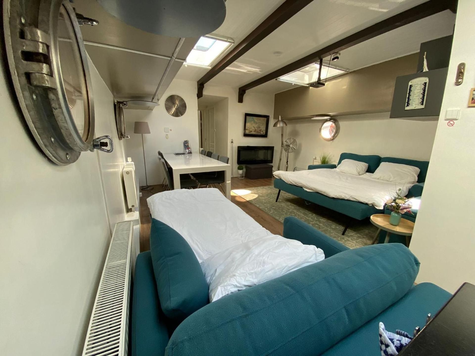 Quintuple Room