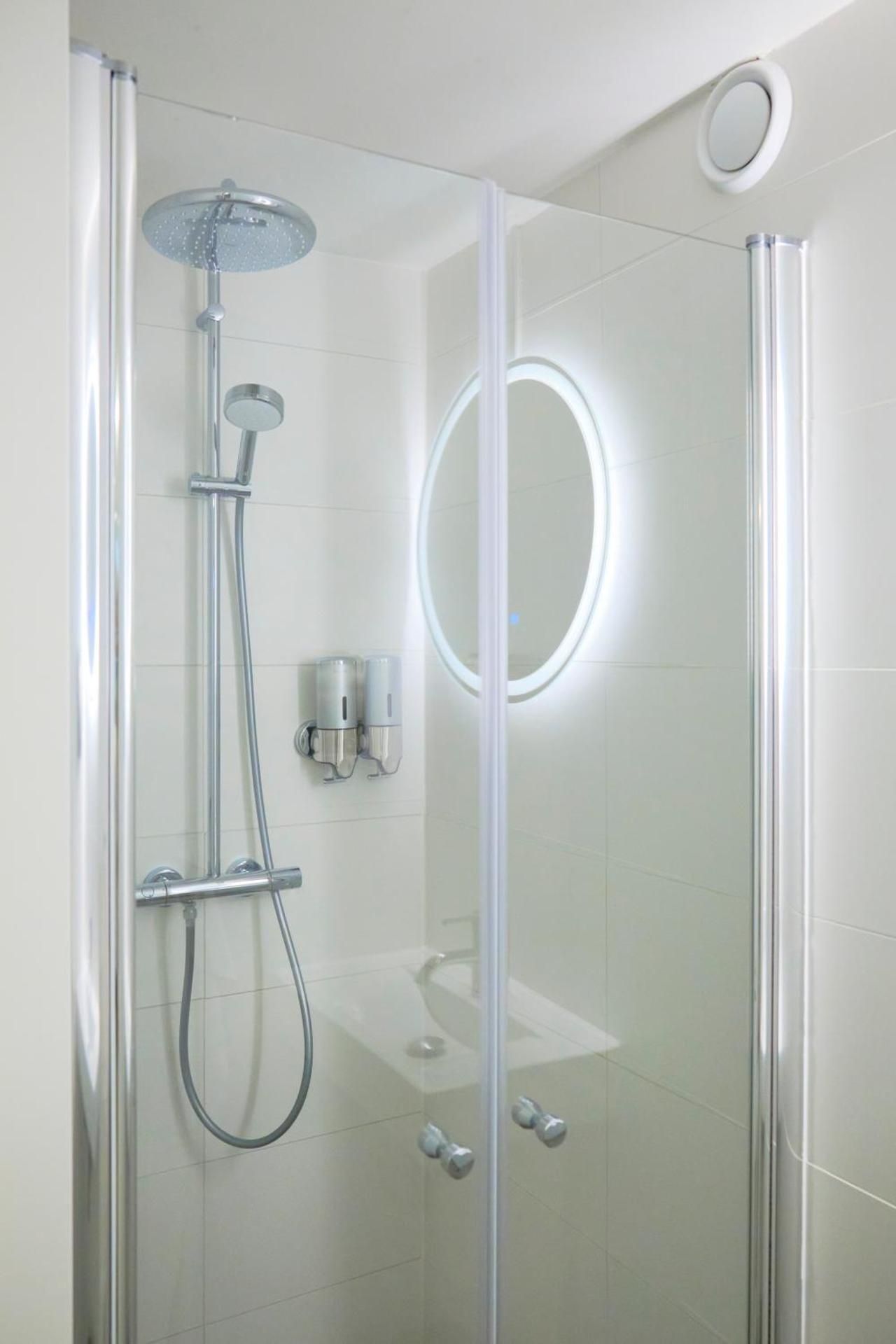 De Coaster & Aquarium Ponton Quadruple Room with Shared Bathroom 3