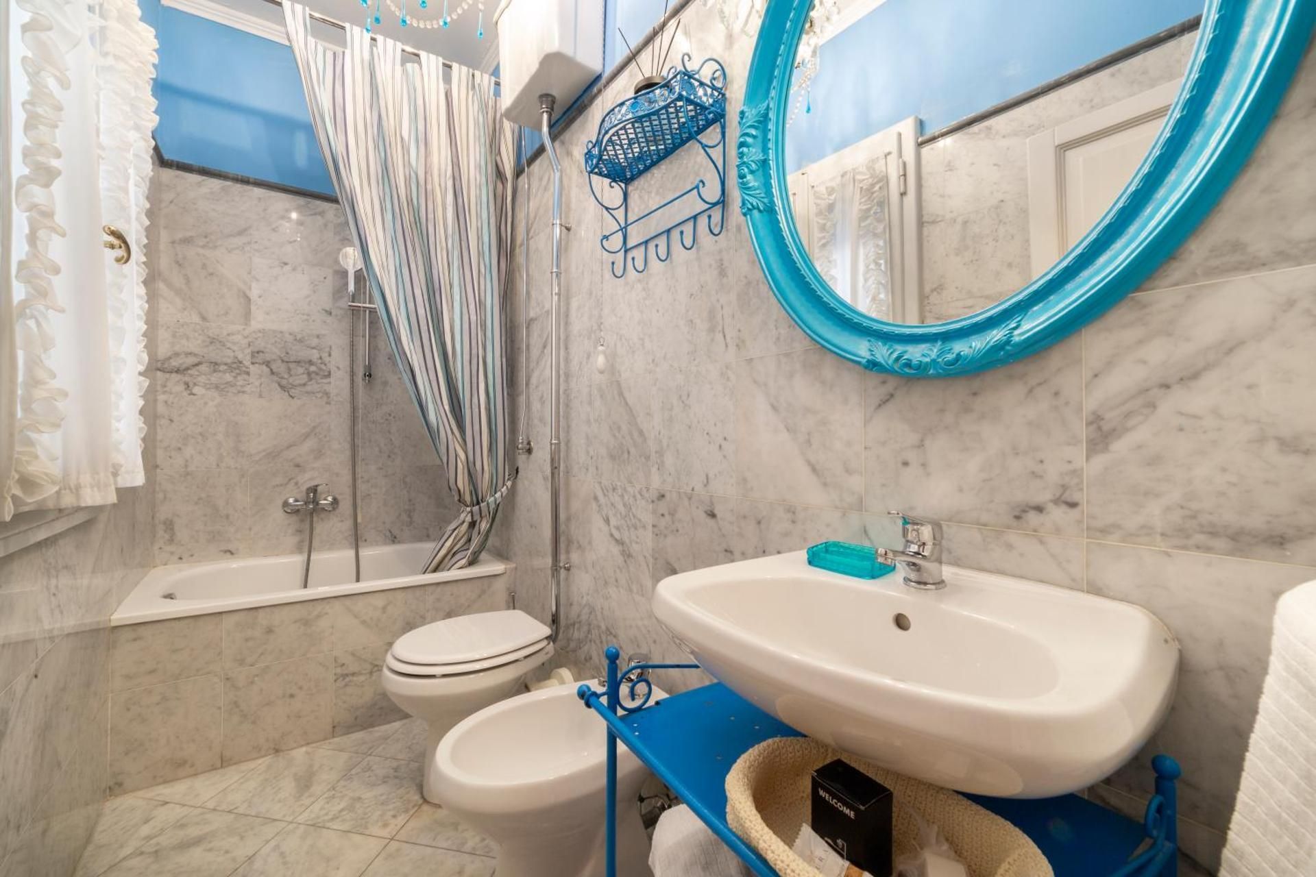 One-Bedroom Deluxe Apartment