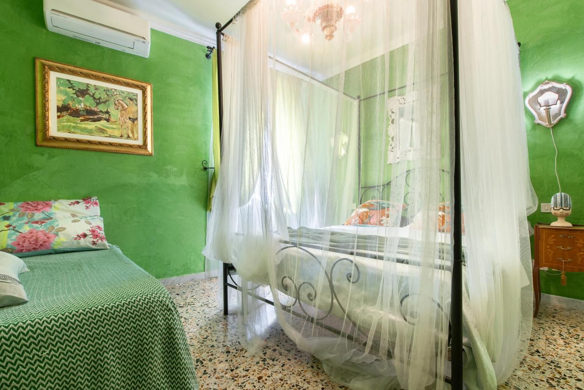 One-Bedroom Deluxe Apartment