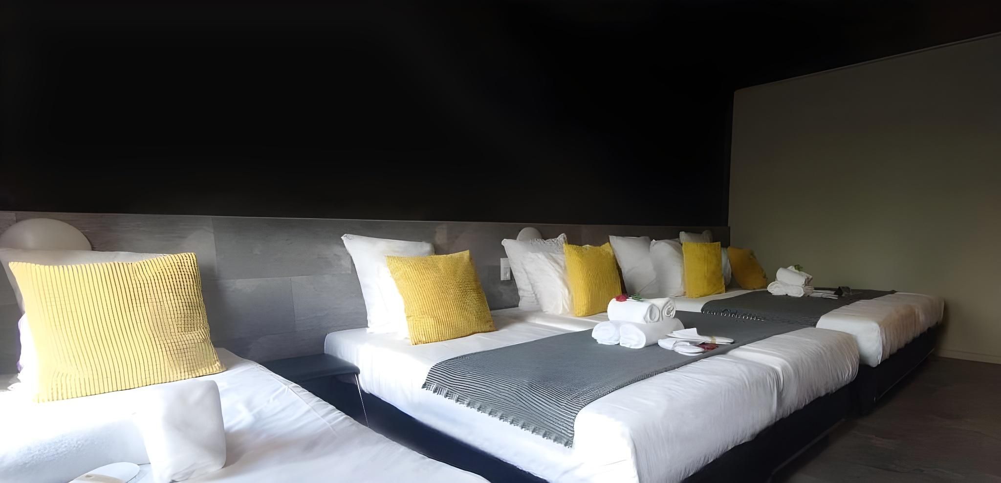 5-Person Room with Bath