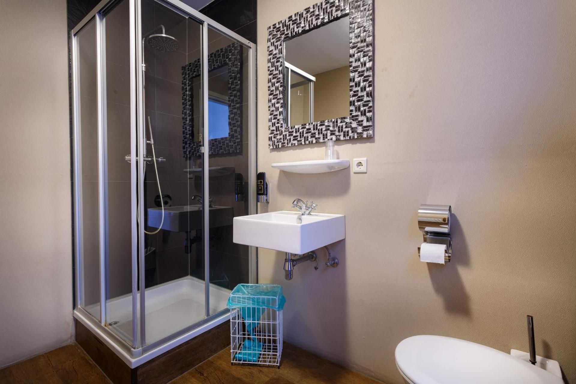 Hotel Santa Maria Triple Room with Private Bathroom 3