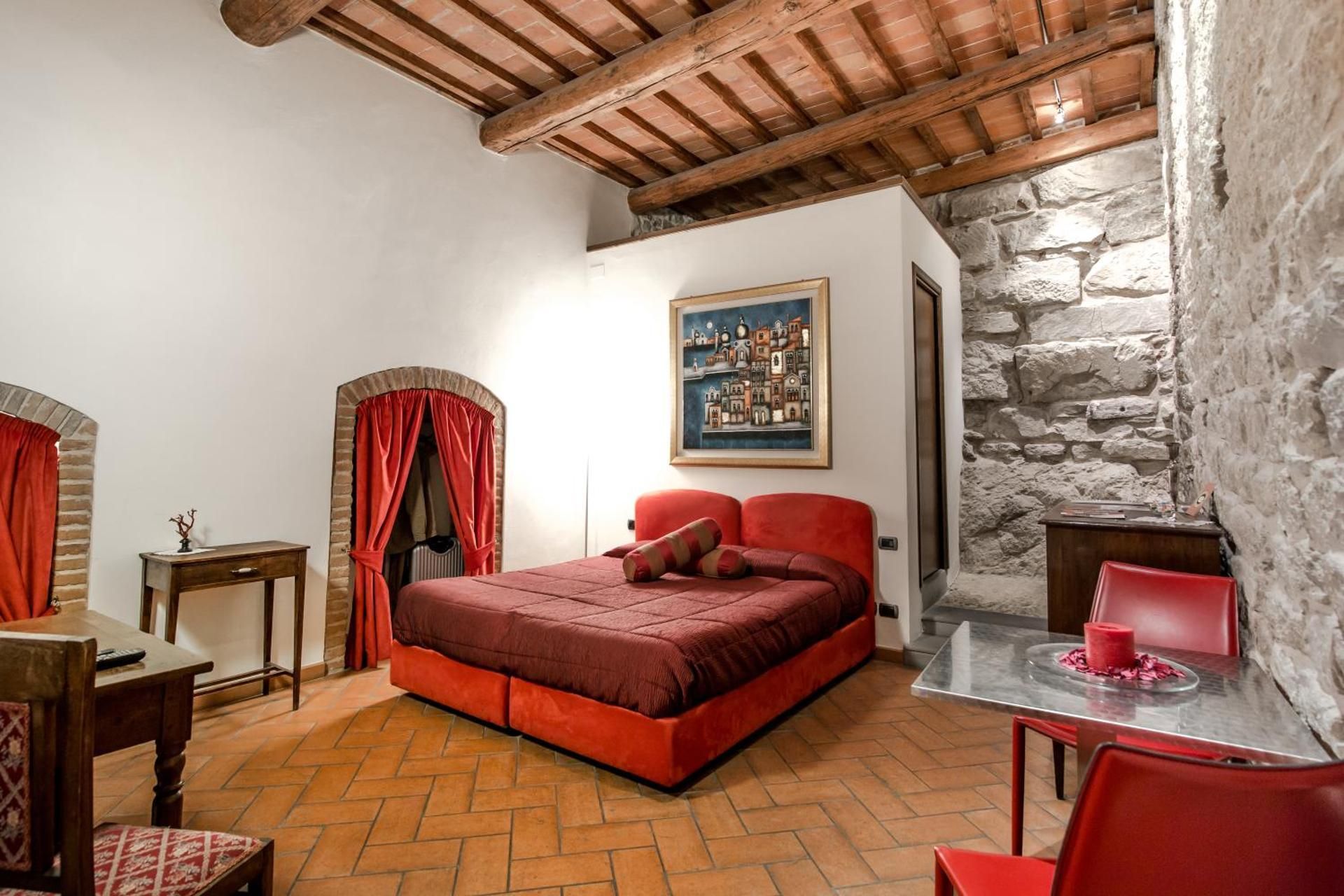 Junior Suite with Courtyard View