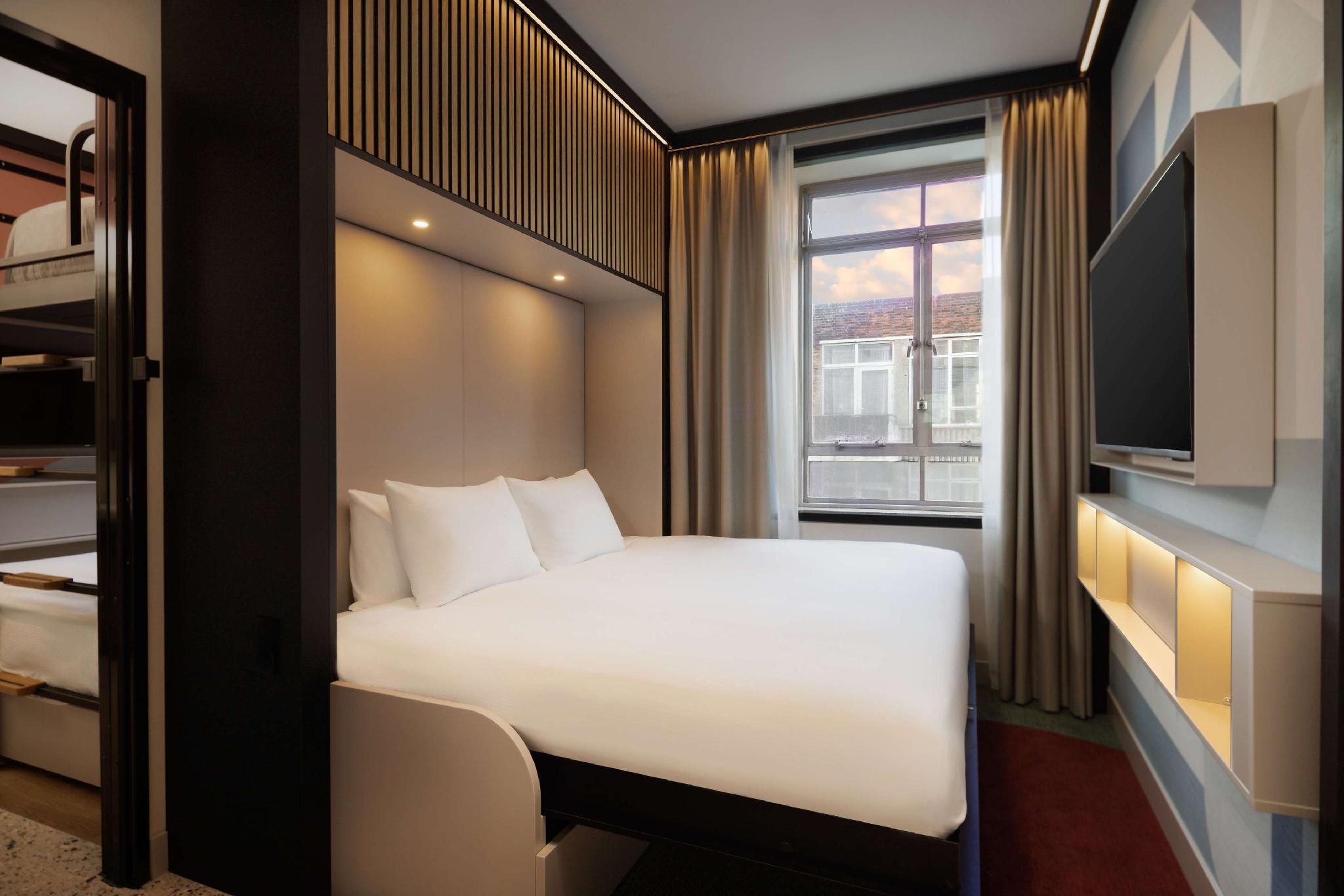 king bed flex room
