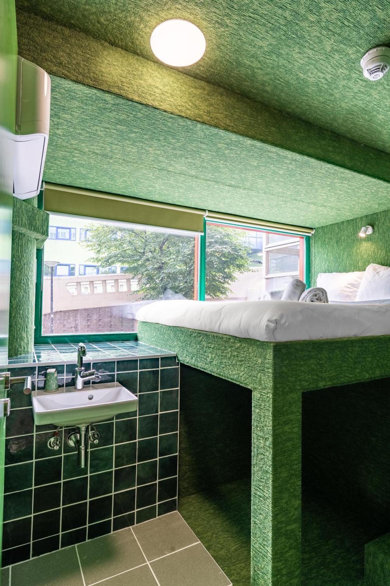 Party Room (shared bathroom)