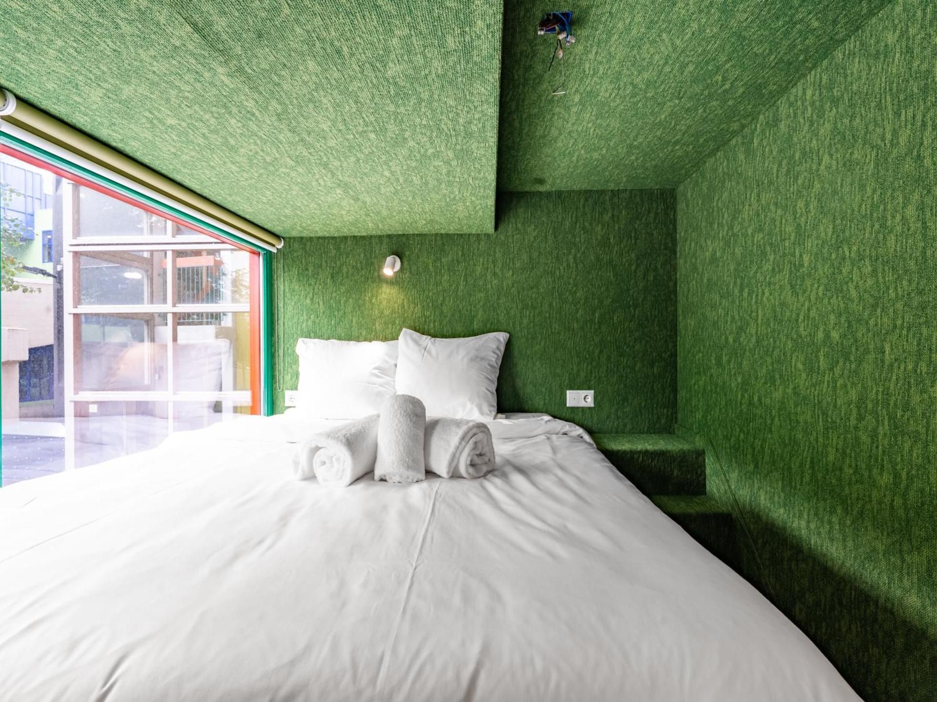 Party Room (shared bathroom)