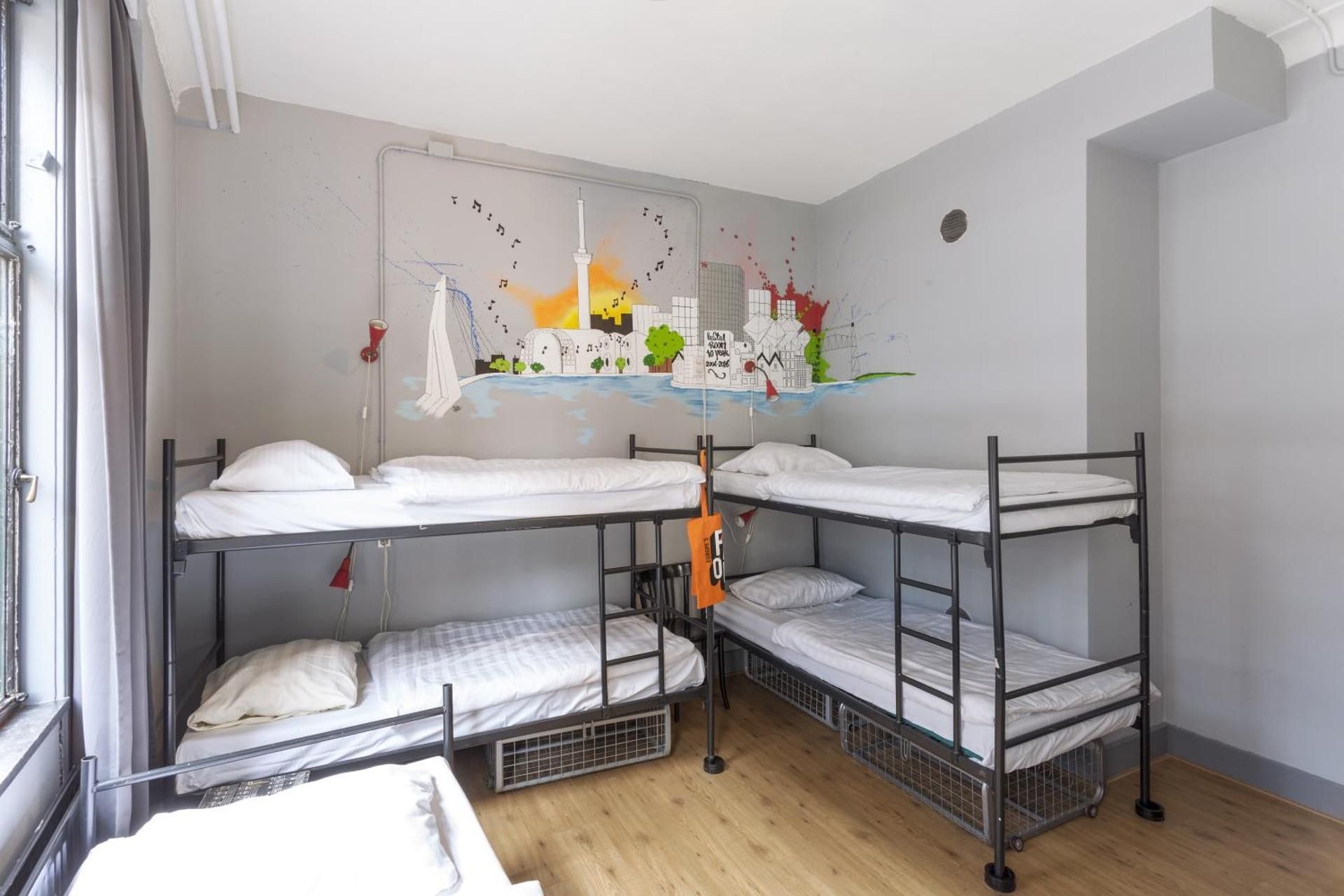 Single Bed in 6-Bed Dormitory Room Shared Bathroom