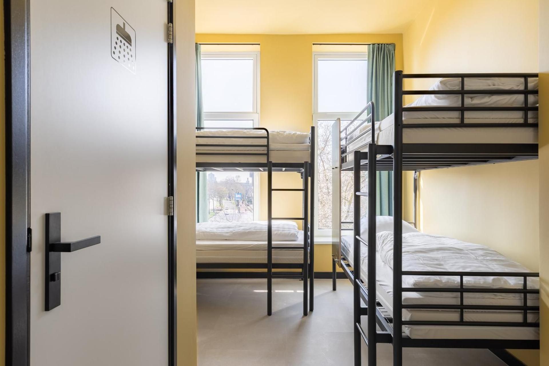 Mixed dorm room with private bathroom