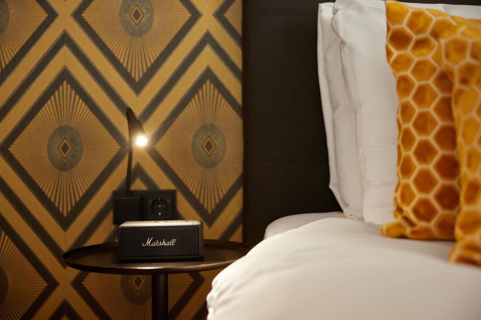 Room 1604 James Favorite – Guaranteed City View