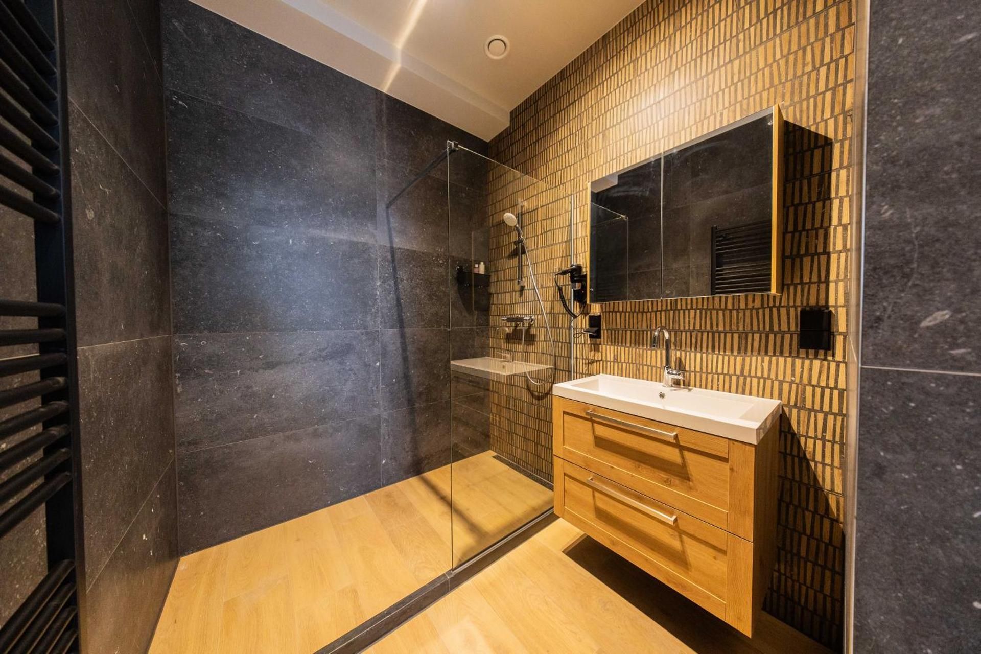 Jufferstraat 10 Three-Bedroom Apartment 2