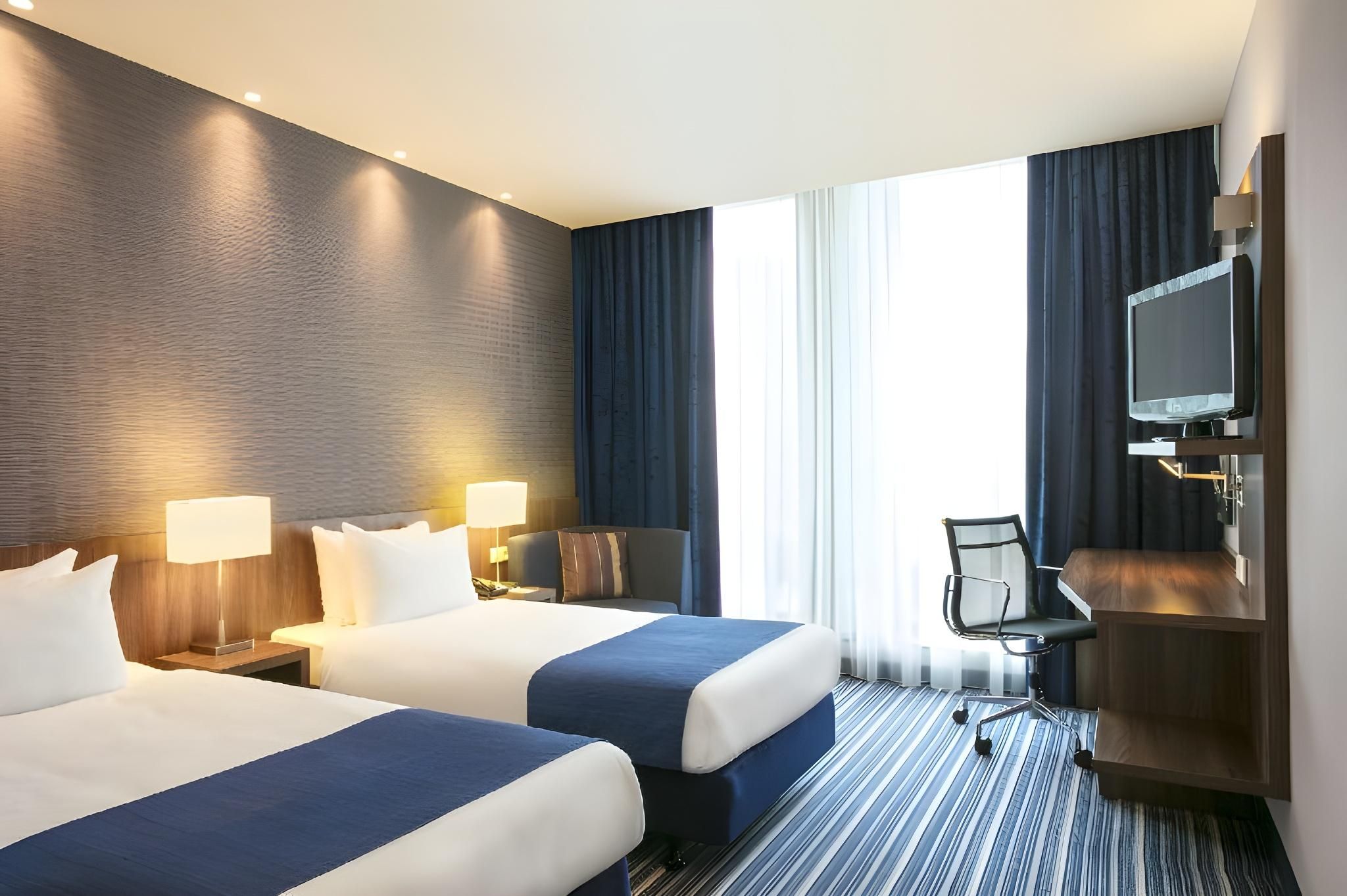 2 Single Standard Weena Side High Floor Free Breakfast