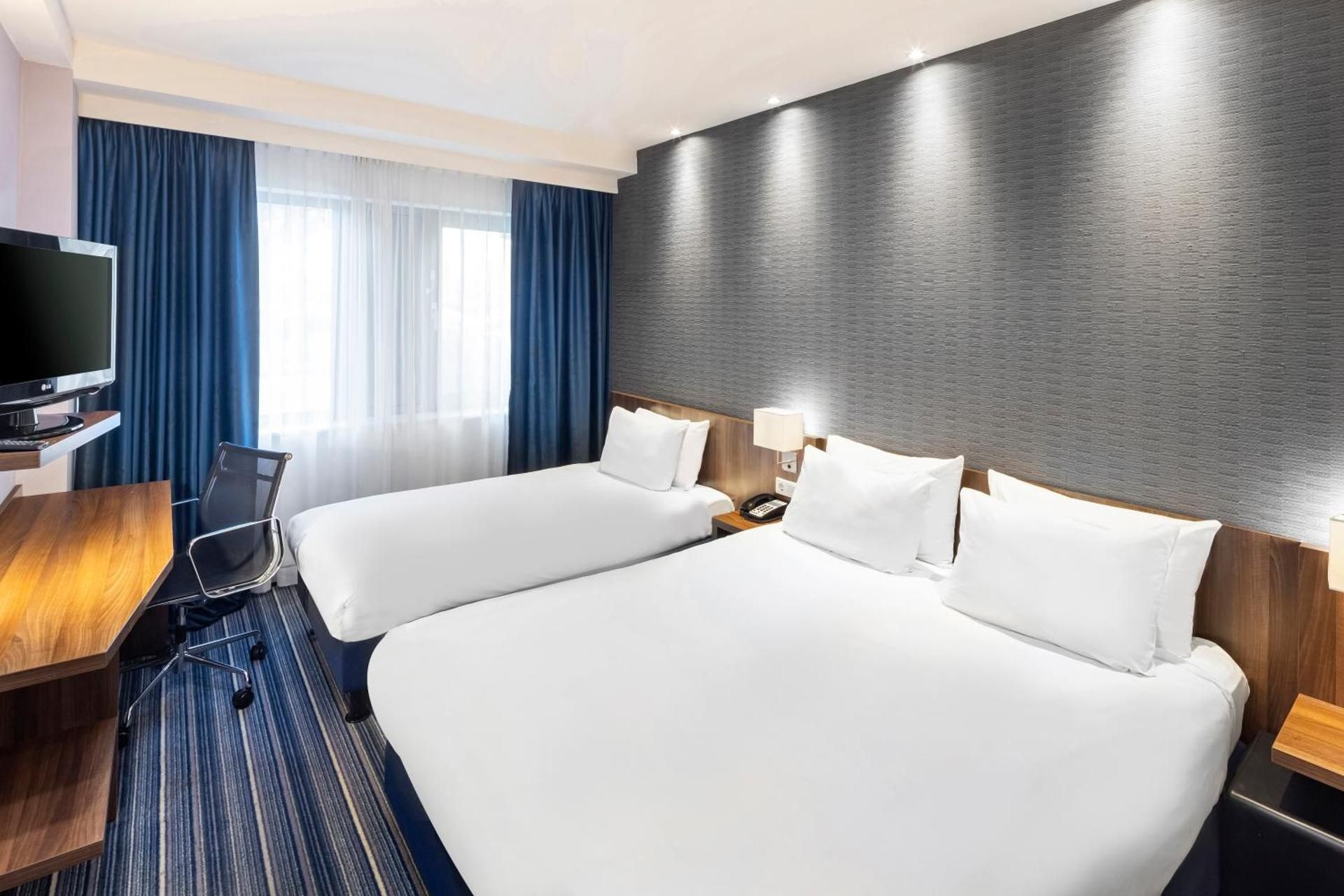 Standard Double Room with One Double Bed and One Single Bed