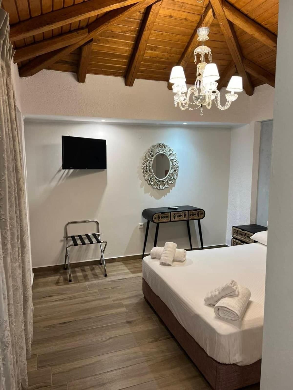 Deluxe Double Room with Shower