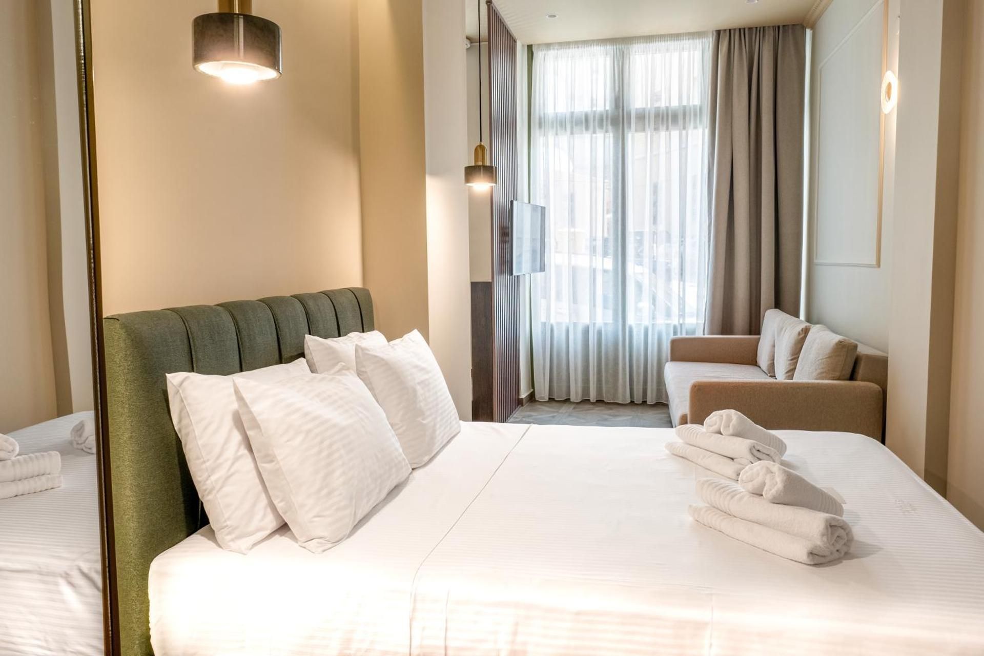 01 Gaia Family Suite (with Parking)