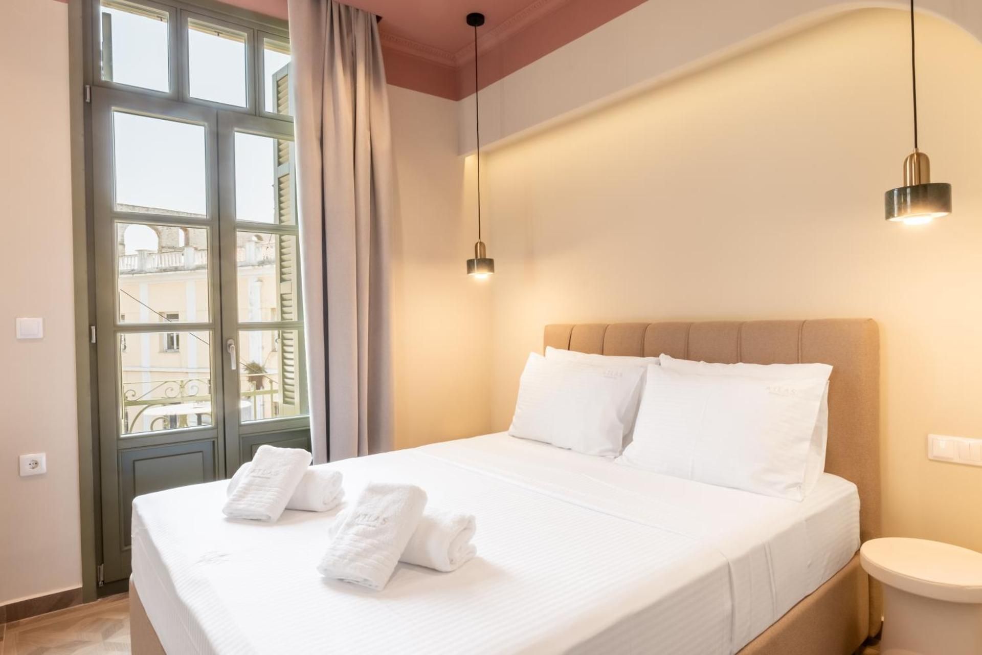 09 Iris Suite (with Parking)
