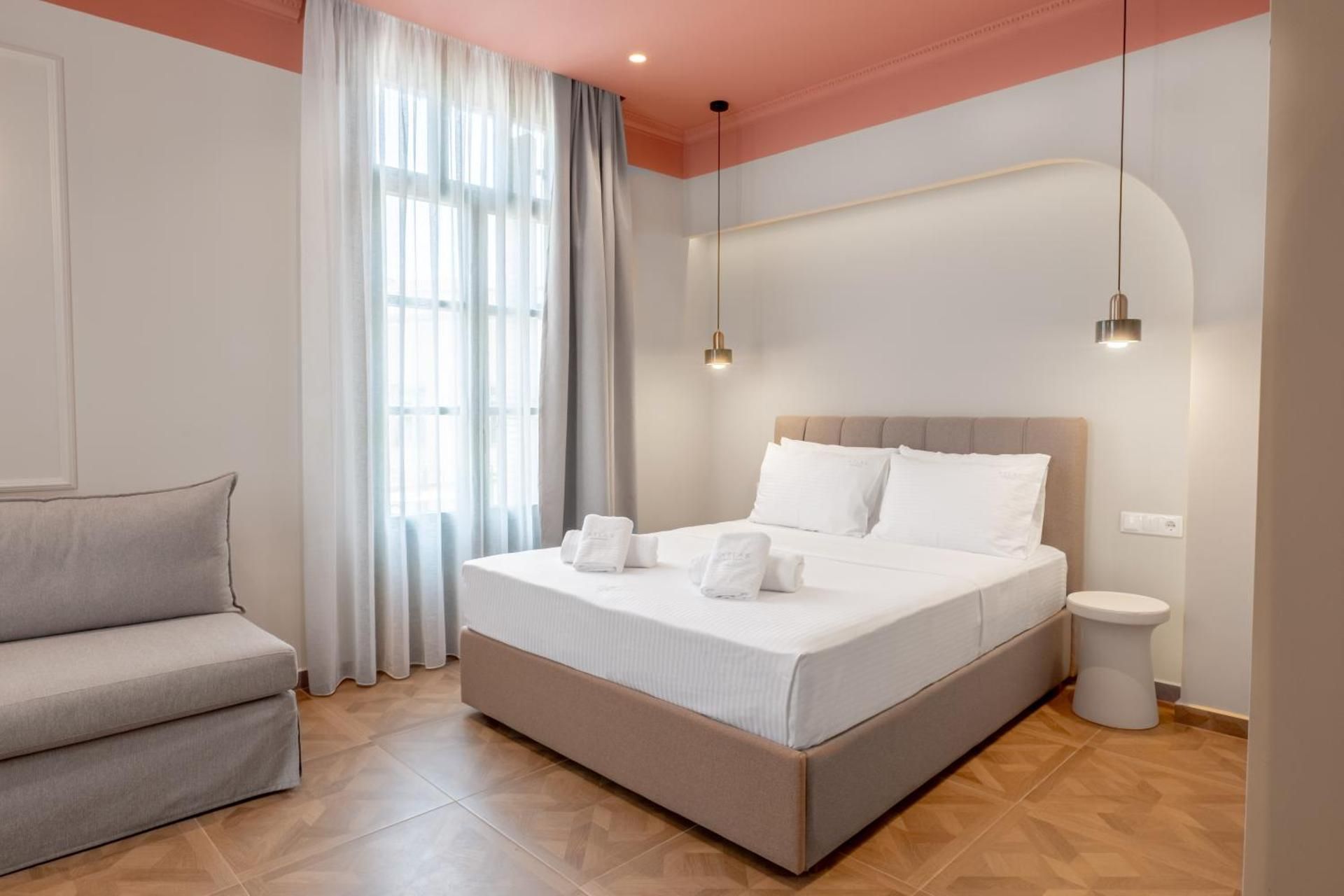 09 Iris Suite (with Parking)