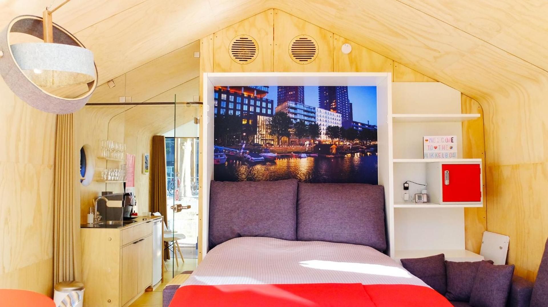 House Boat with Spa