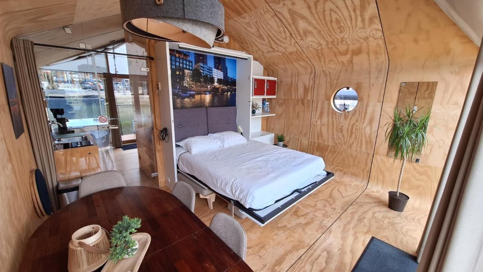 House Boat with Spa