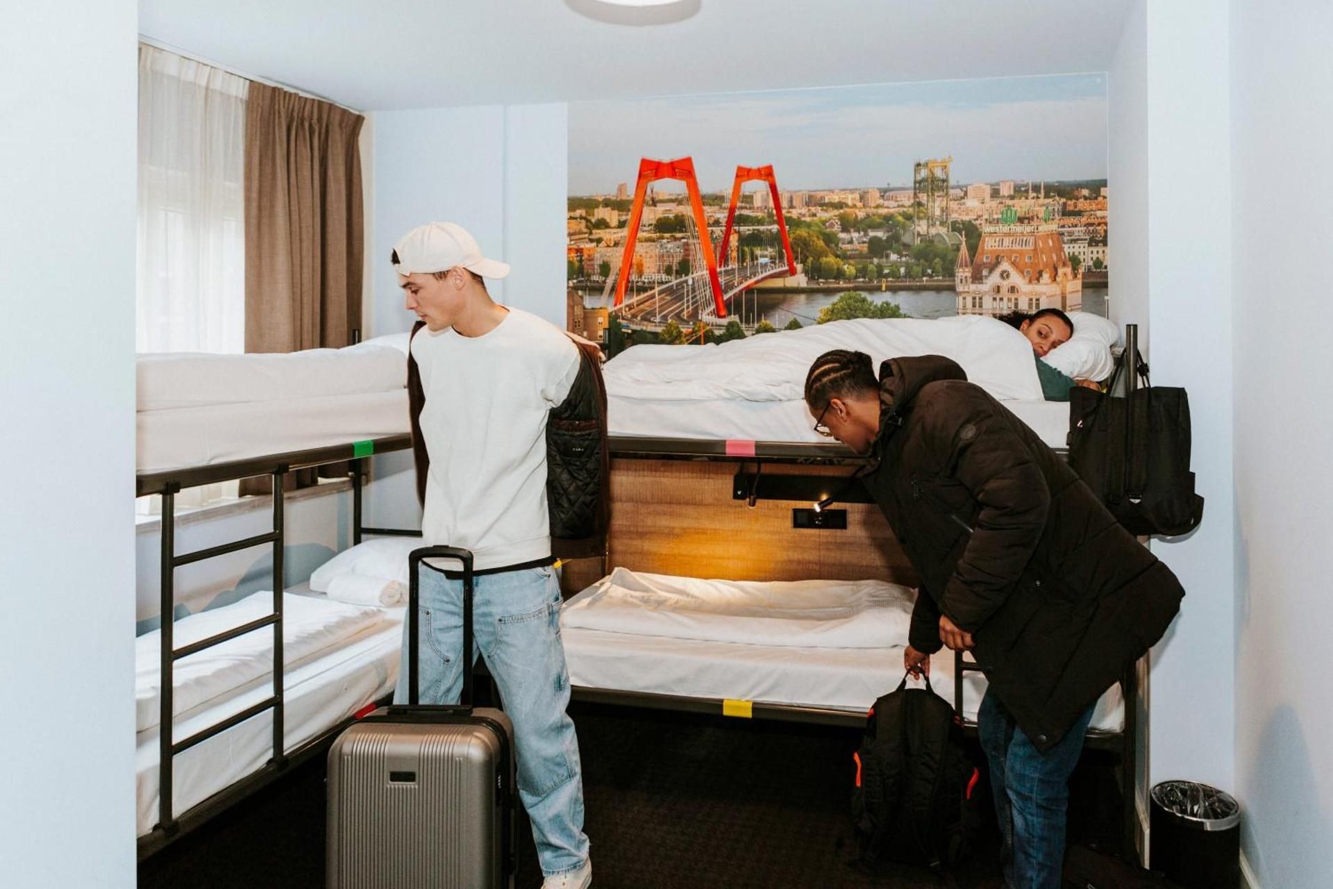 Bed in 8-Bed Mixed Dormitory Room - 18-35 Years Old Only