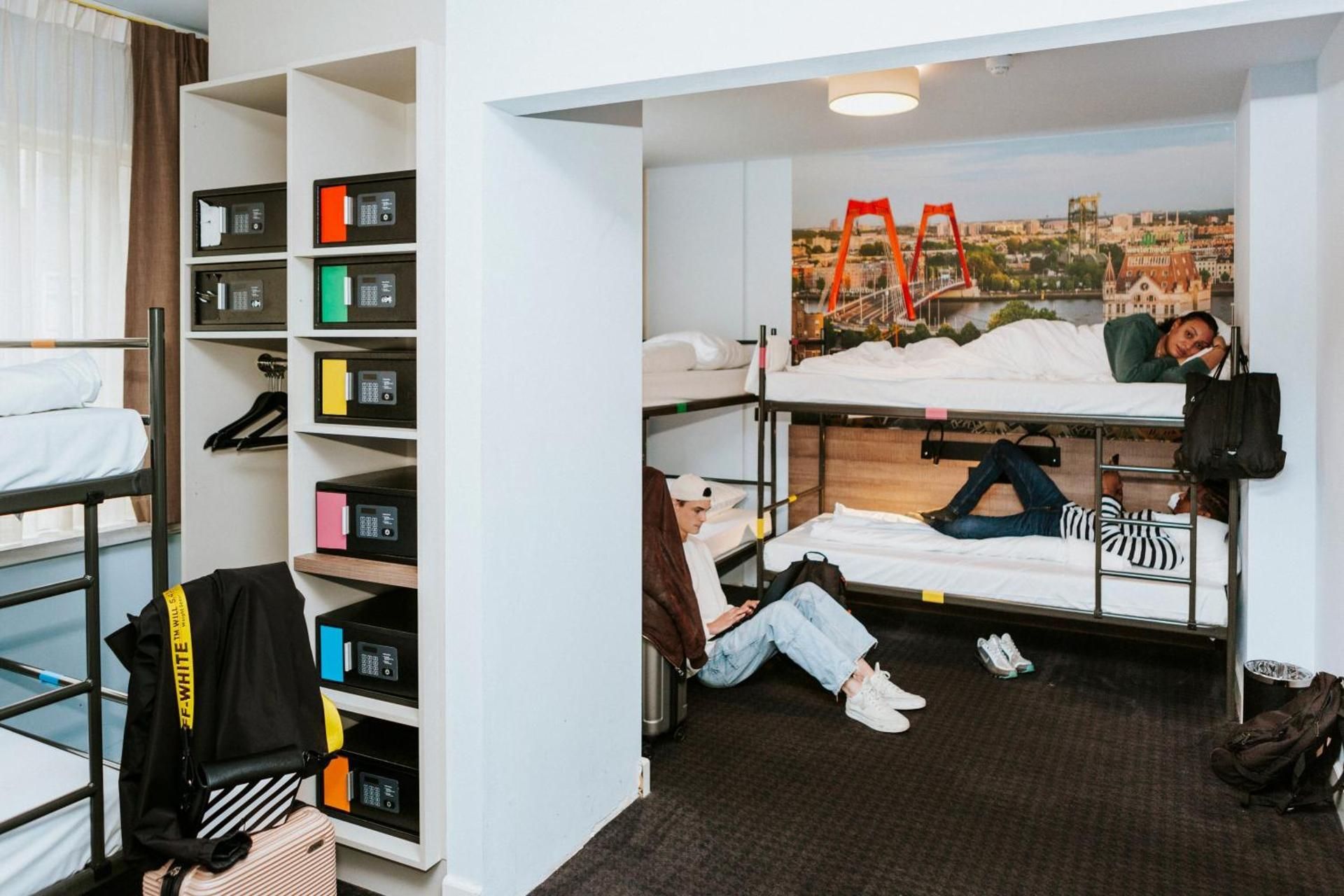 Bed in 8-Bed Mixed Dormitory Room - 18-35 Years Old Only